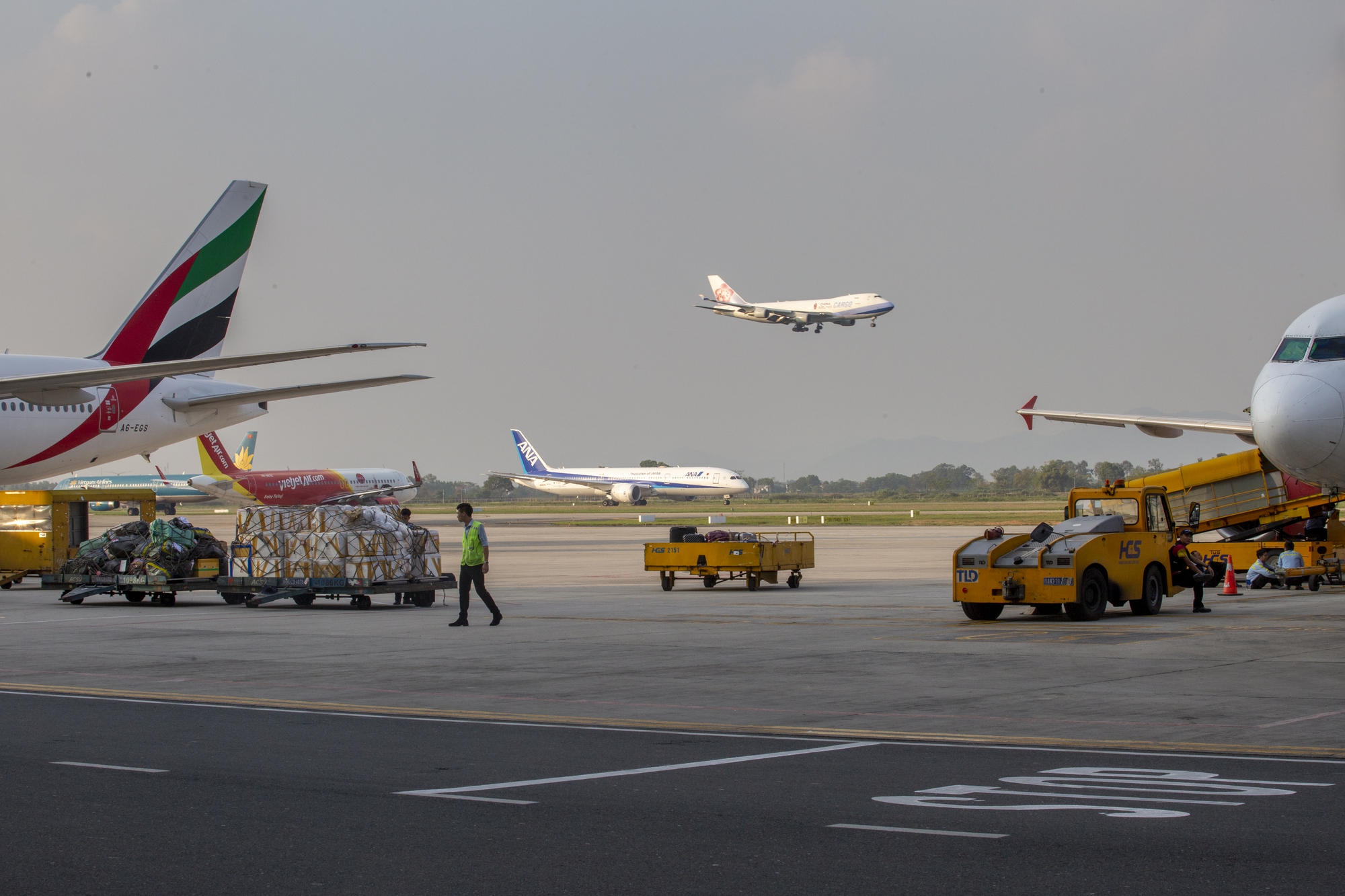Chùm ảnh: Sân bay Nội Bài lên phương án đón hơn 100 nghìn lượt khách ngày cao điểm Tết

 - Ảnh 1.