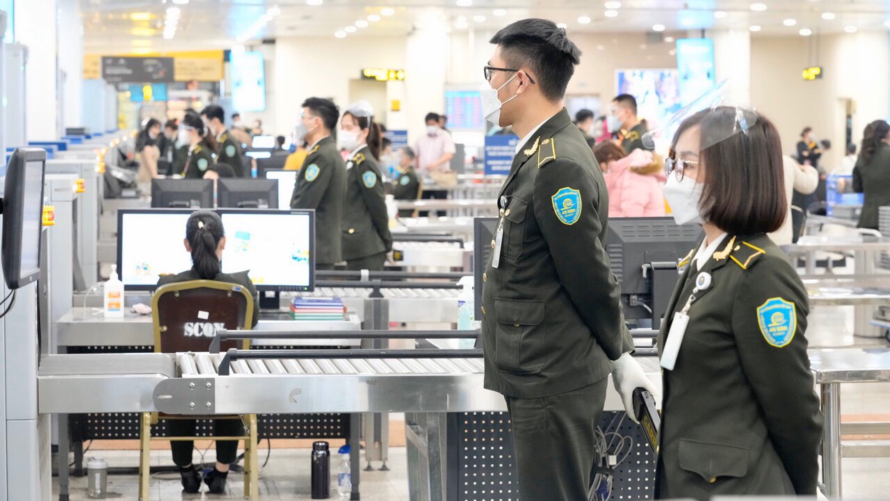 Chùm ảnh: Sân bay Nội Bài lên phương án đón hơn 100 nghìn lượt khách ngày cao điểm Tết

 - Ảnh 5.