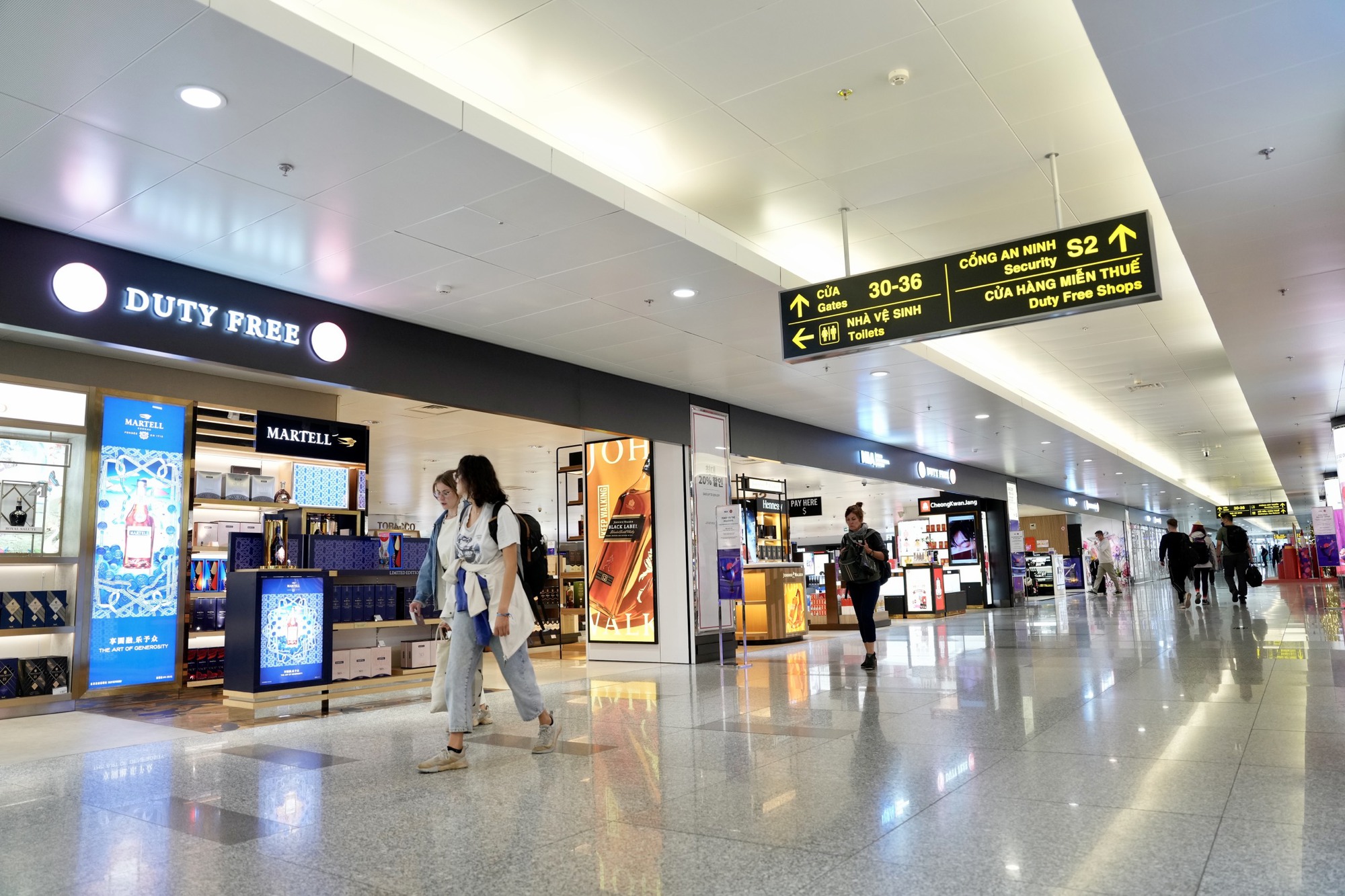 Chùm ảnh: Sân bay Nội Bài lên phương án đón hơn 100 nghìn lượt khách ngày cao điểm Tết

 - Ảnh 10.
