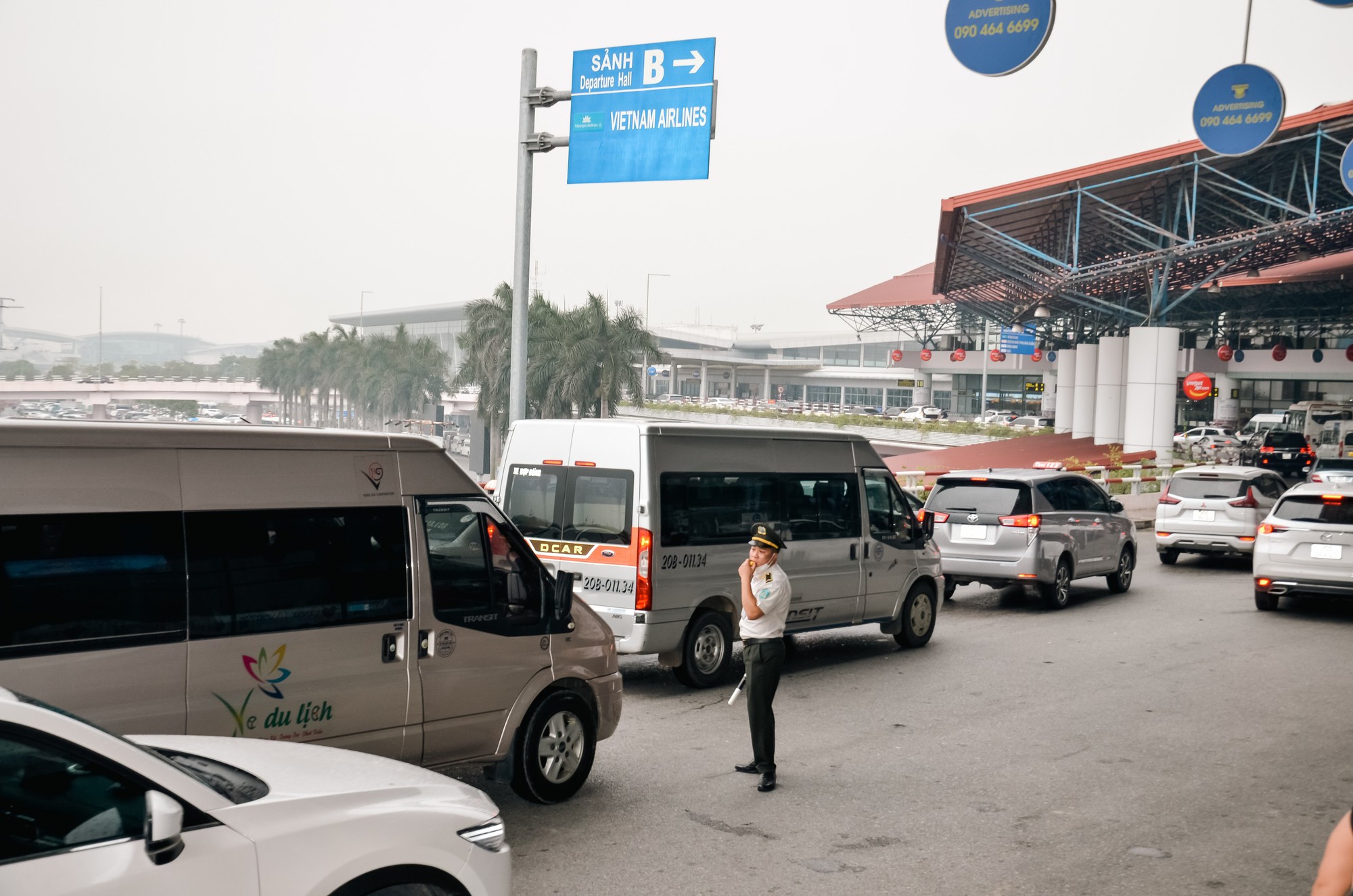 Chùm ảnh: Sân bay Nội Bài lên phương án đón hơn 100 nghìn lượt khách ngày cao điểm Tết

 - Ảnh 2.