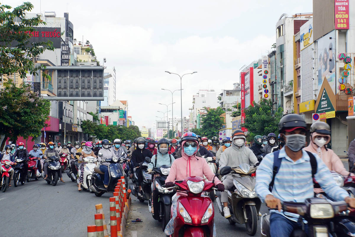 Các giải pháp nâng cao an toàn cho người đi xe máy tại Việt Nam: Kết quả từ phương pháp nghiên cứu định tính - Ảnh 1.