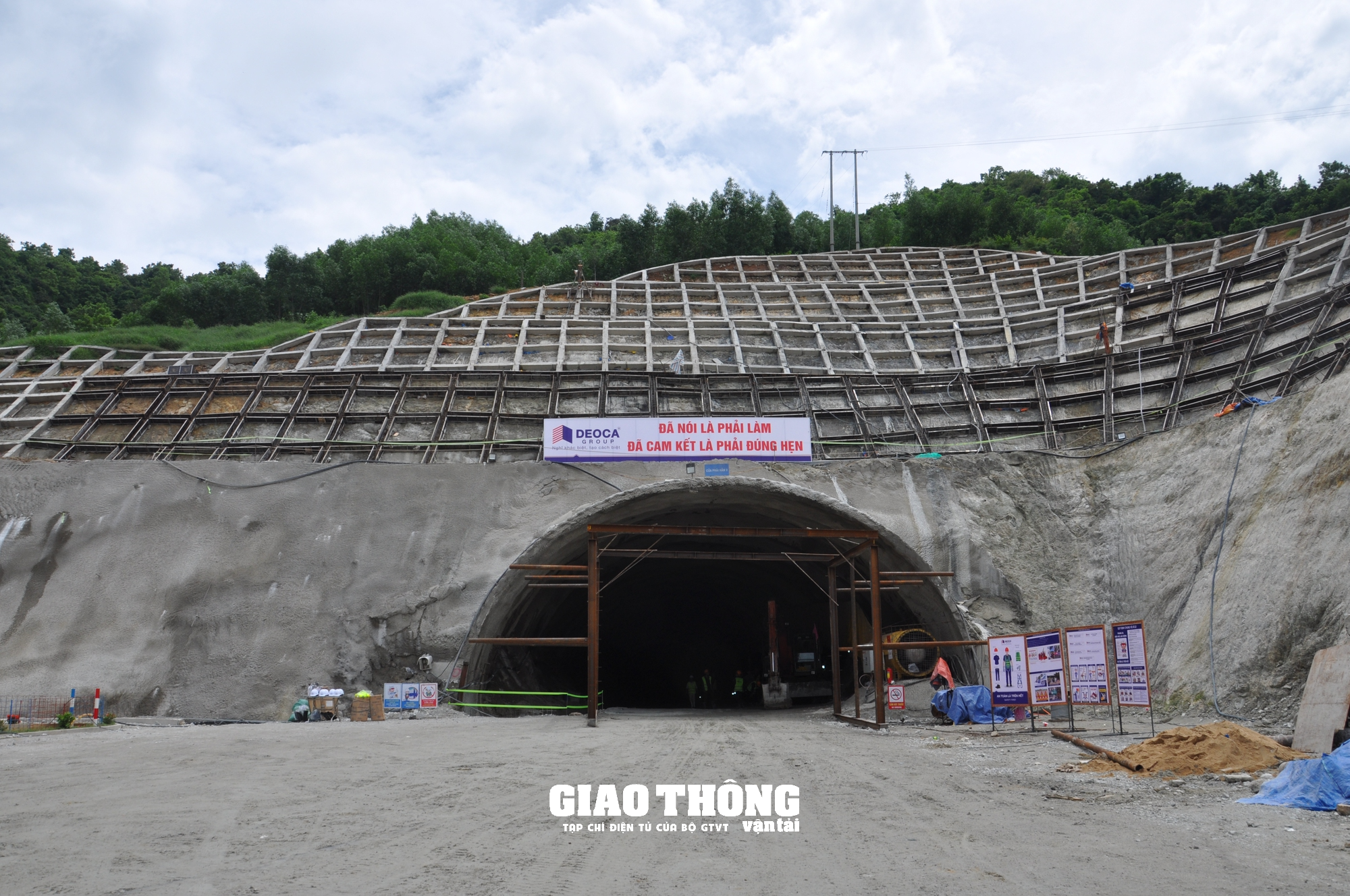 Chiến dịch &quot;100 ngày thông hầm 2 và hoàn thành GPMB dự án cao tốc Quảng Ngãi-Hoài Nhơn&quot; - Ảnh 5.