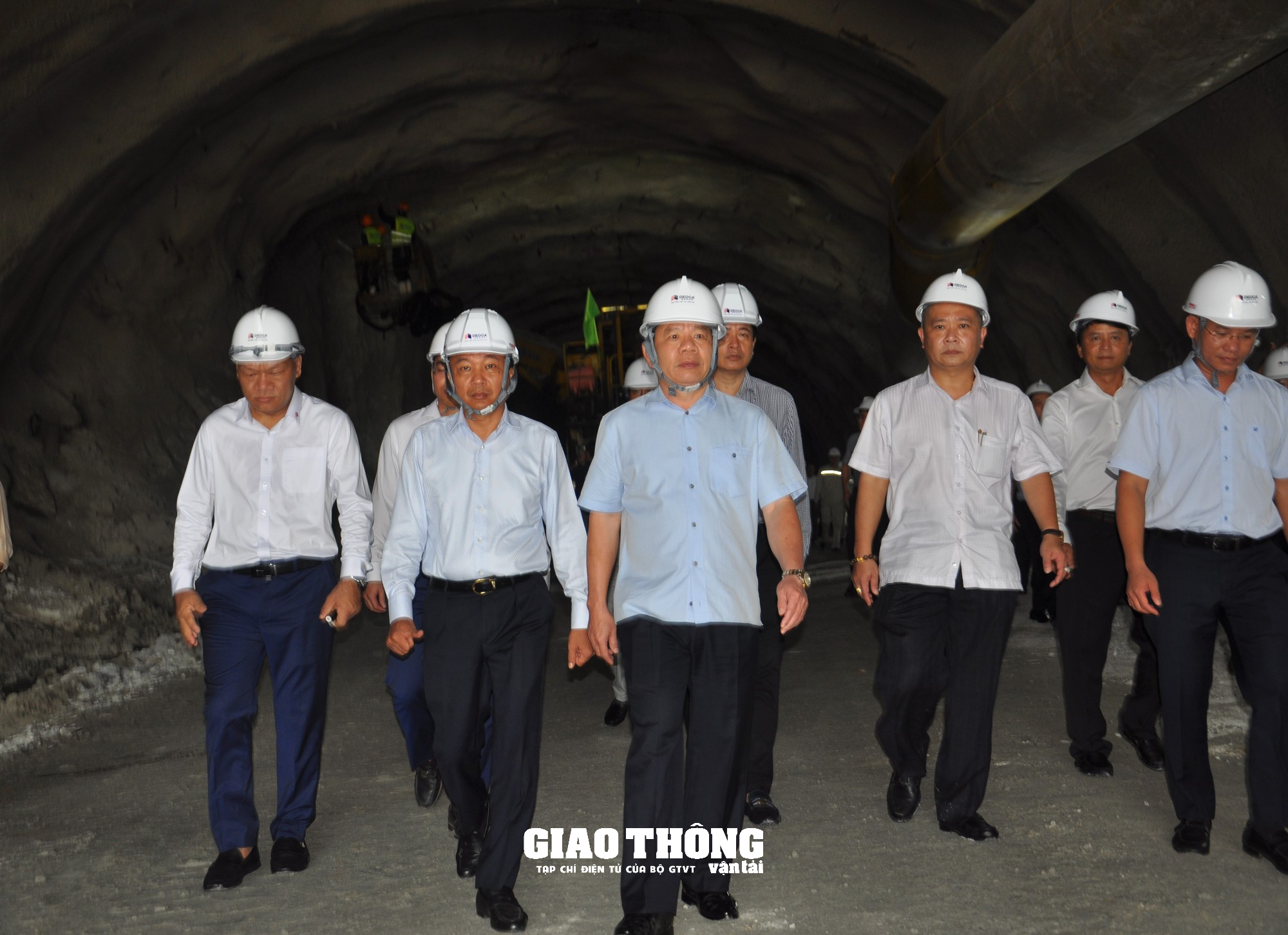 Chiến dịch &quot;100 ngày thông hầm 2 và hoàn thành GPMB dự án cao tốc Quảng Ngãi-Hoài Nhơn&quot; - Ảnh 6.