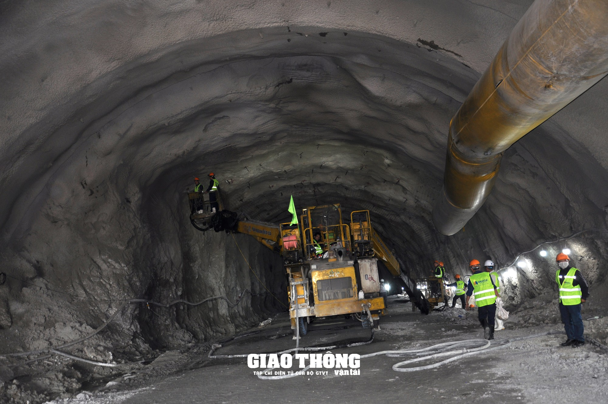 Chiến dịch &quot;100 ngày thông hầm 2 và hoàn thành GPMB dự án cao tốc Quảng Ngãi-Hoài Nhơn&quot; - Ảnh 11.