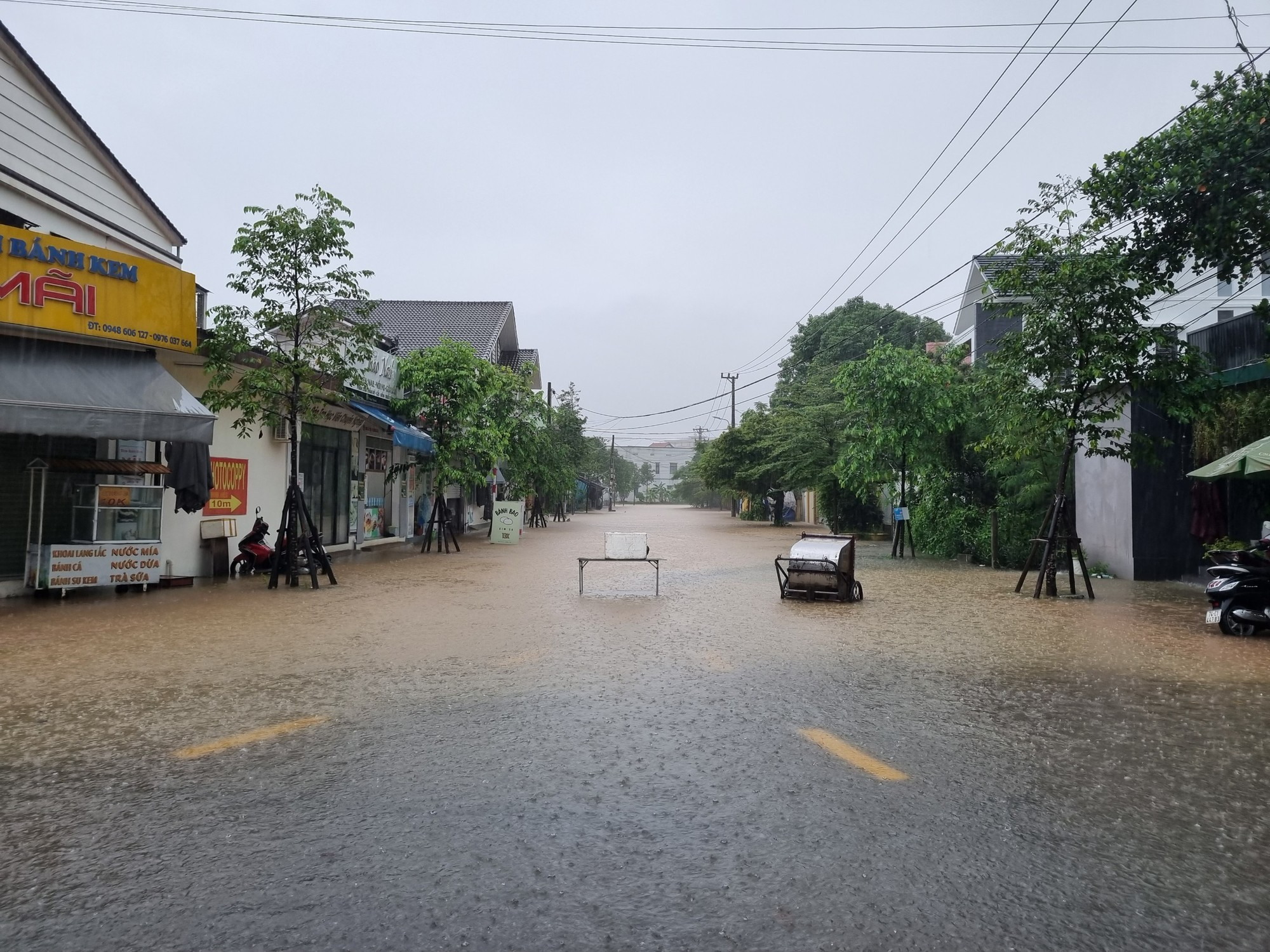 Nhà dân, đường sá ở Quảng Trị ngập nước do mưa lớn - Ảnh 5.
