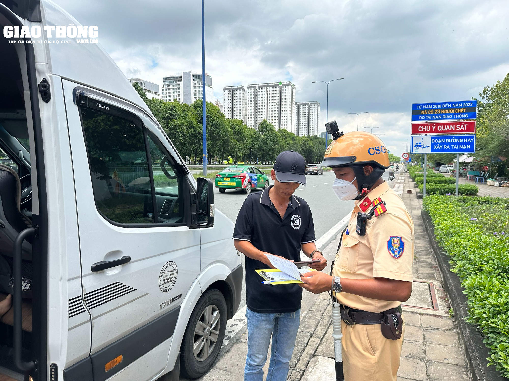 TP.HCM: CSGT kiểm tra nhiều xe khách Thành Bưởi sau vụ tai nạn khiến 5 người tử vong - Ảnh 14.