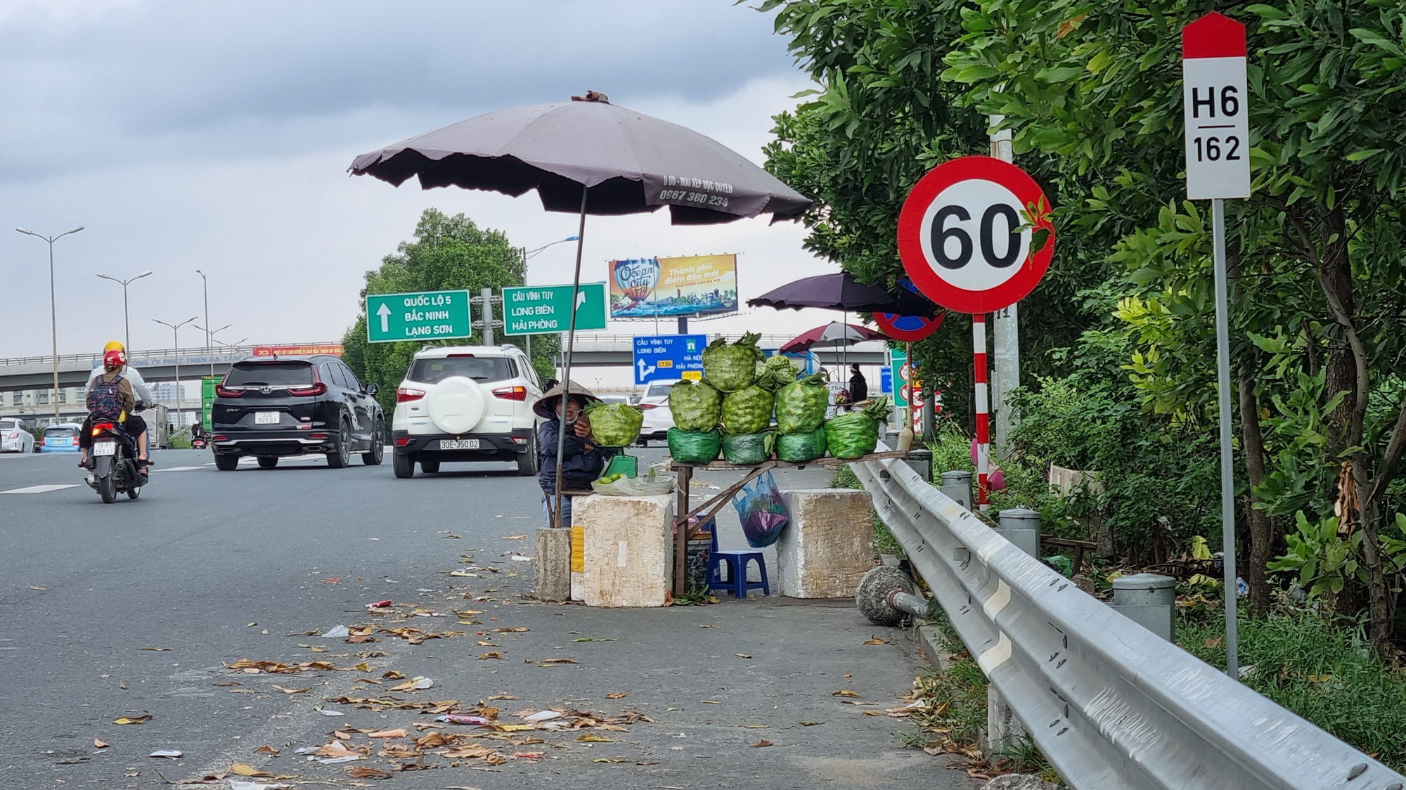 Nhiều vi phạm trên lối vào cao tốc Hà Nội - Hải Phòng- Ảnh 2.