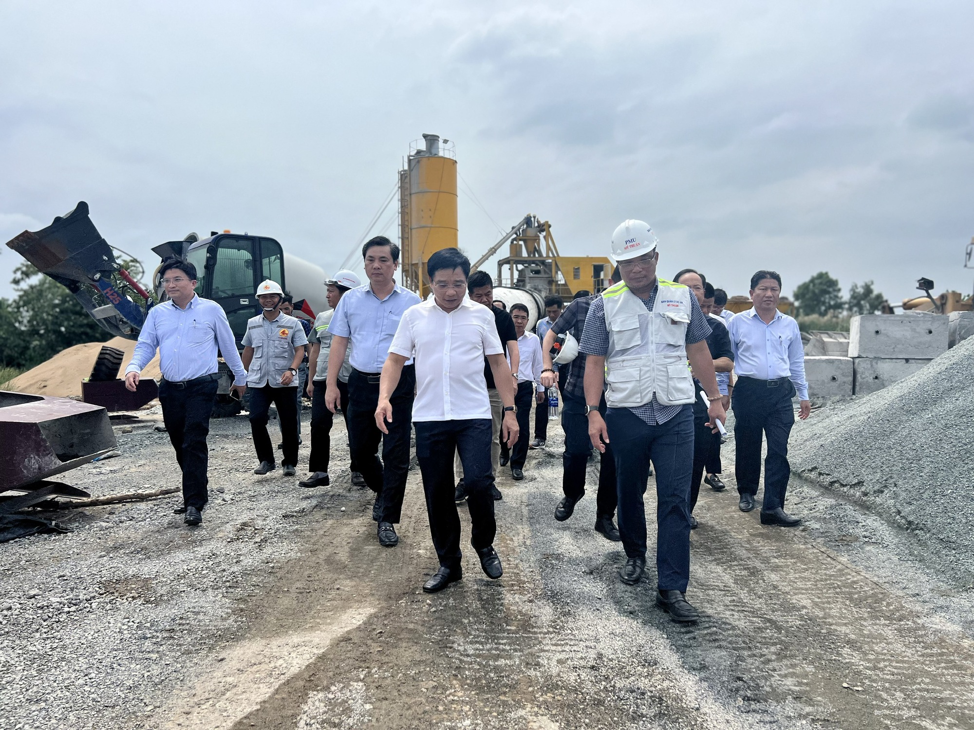 Bộ trưởng Nguyễn Văn Thắng: Xem xét nhân rộng phạm vi thí điểm dùng cát biển tại các dự án giao thông- Ảnh 5.