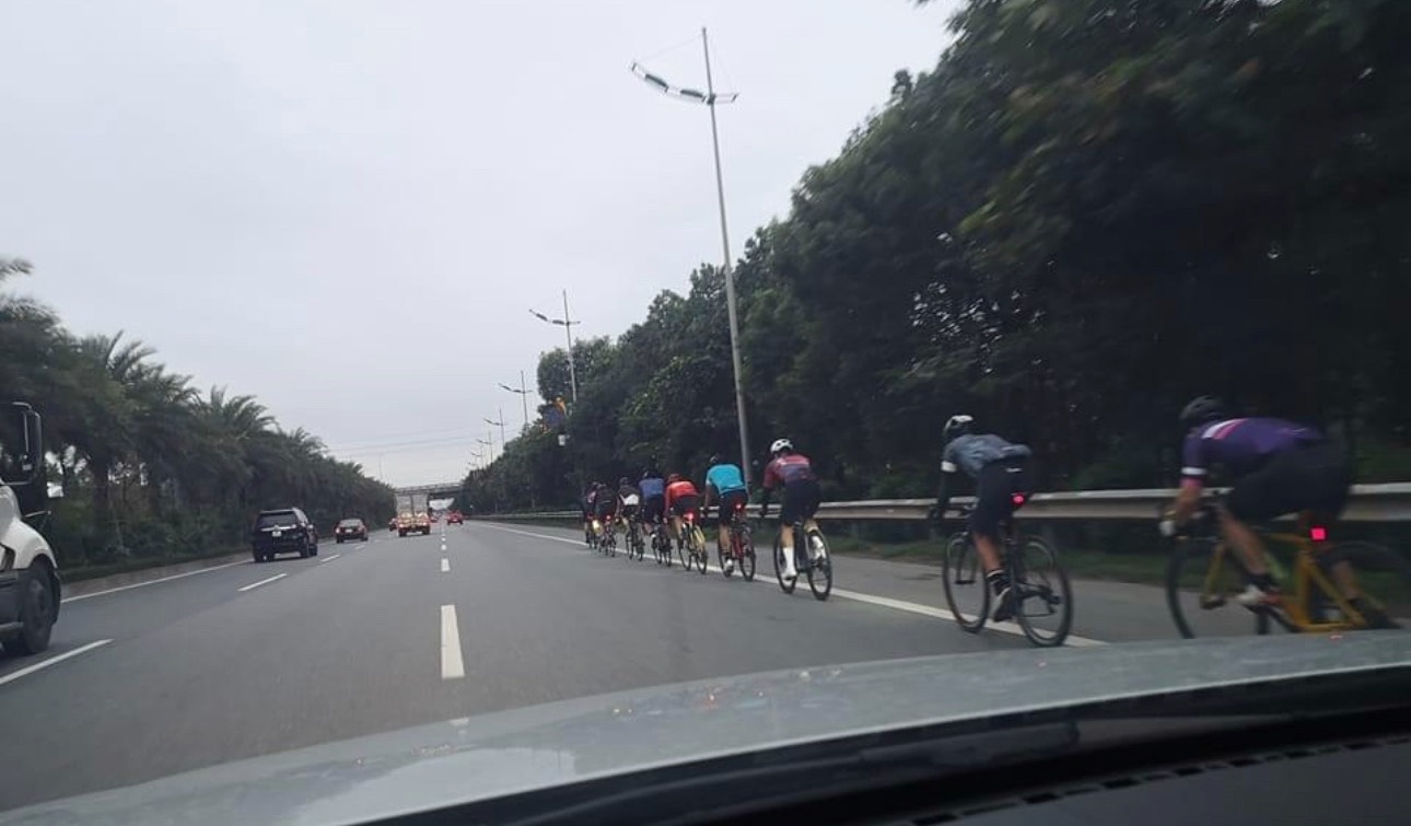 Giải pháp nào ngăn xe đạp vào tuyến đường Nhật Tân - Nội Bài?- Ảnh 2.