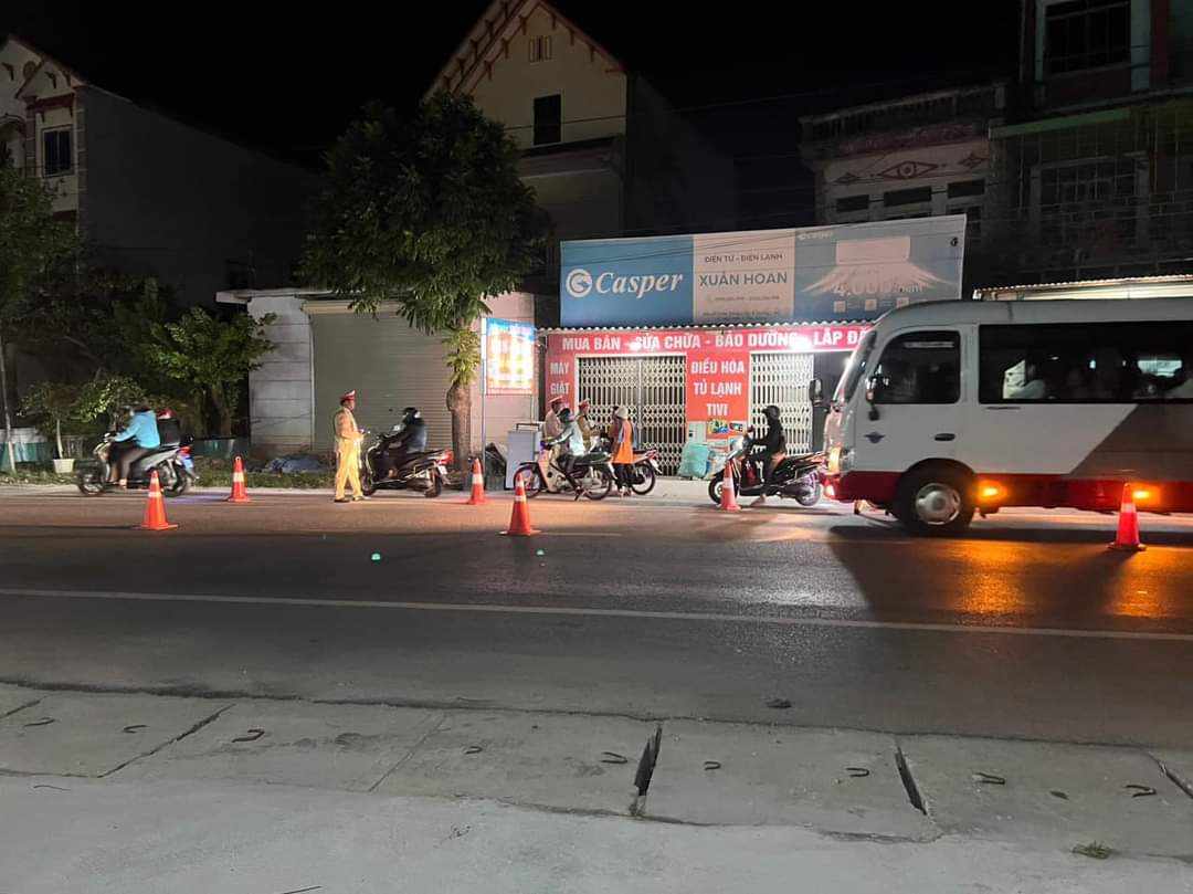 Bắc Giang: Xử lý nghiêm 2 thanh niên phóng xe máy đâm gẫy chân cán bộ CSGT- Ảnh 1.
