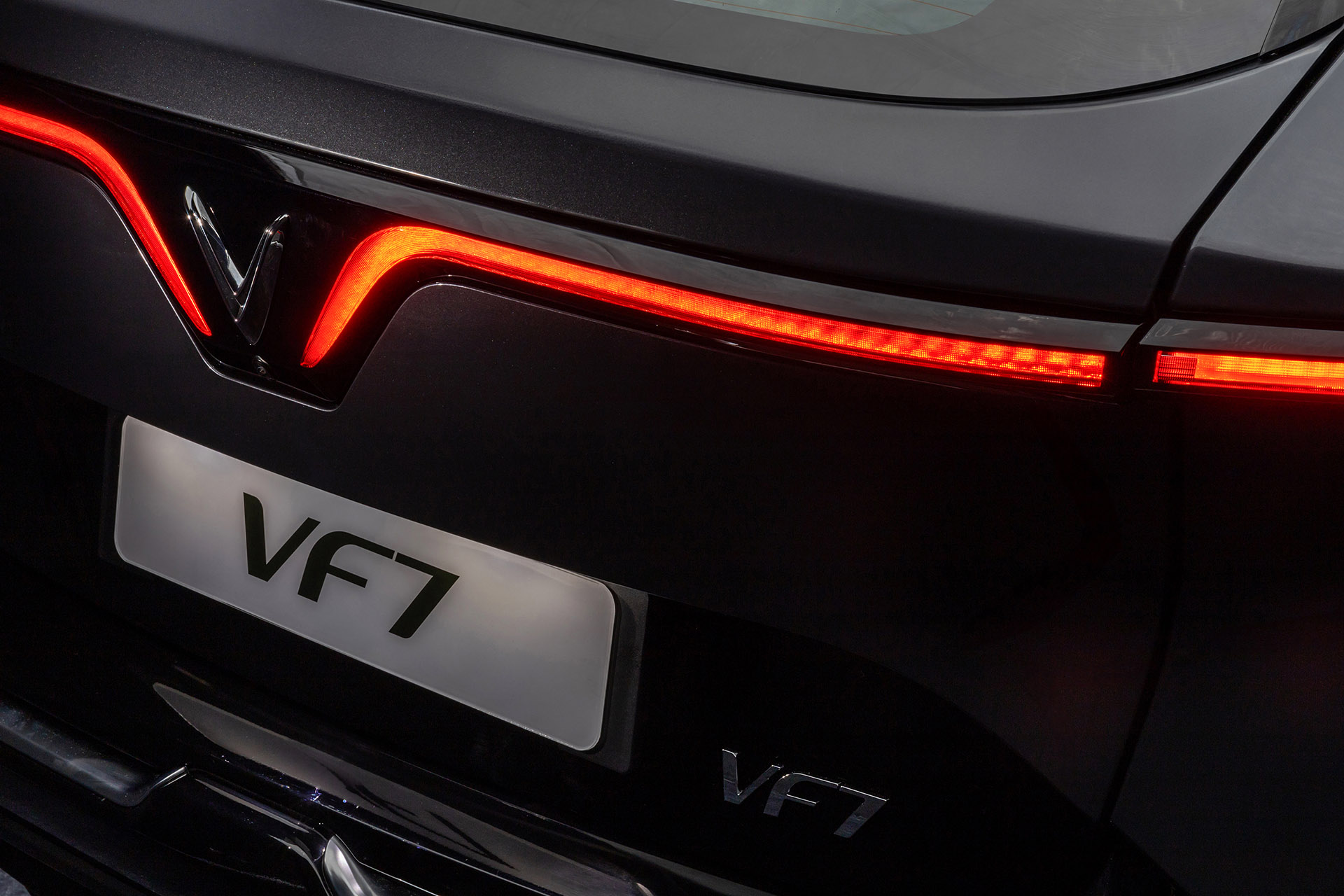 VinFast VF 7 chính thức ra mắt, giá từ 850 triệu đồng- Ảnh 2.