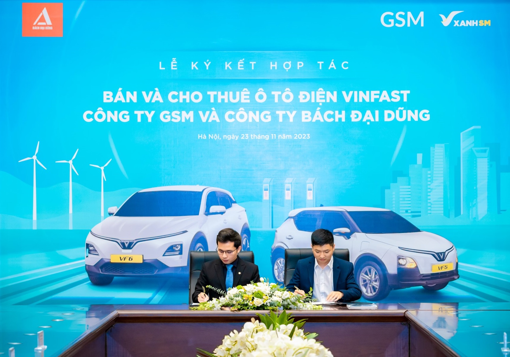 Hãng taxi thuần điện đầu tiên tại Hà Tĩnh mua và thuê 300 ô tô điện VinFast từ GSM- Ảnh 1.
