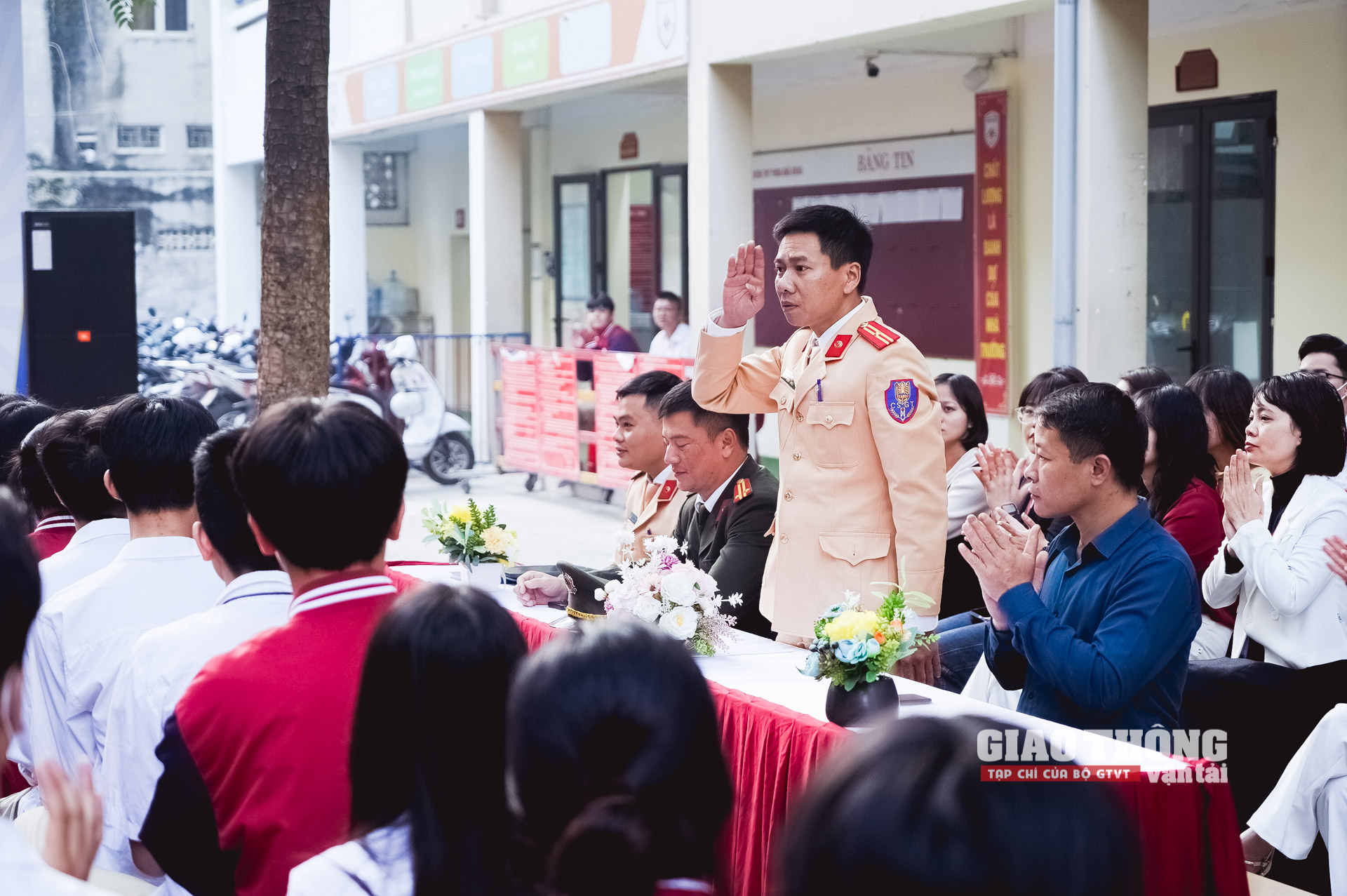 CSGT Hà Nội đối thoại về những nguy cơ khi học sinh dùng xe cơ giới tham gia giao thông - Ảnh 3.