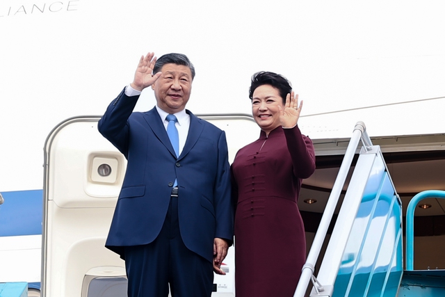 Thủ tướng Phạm Minh Chính ra sân bay đón Tổng Bí thư, Chủ tịch Trung Quốc Tập Cận Bình- Ảnh 1.