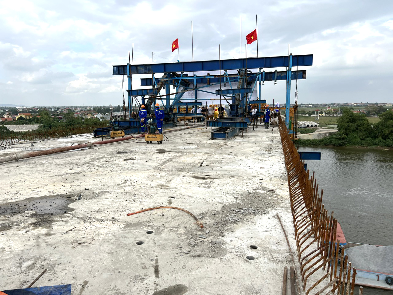 Hợp long cầu Bến Mới hơn 360 tỷ đồng nối Nam Định - Ninh Bình- Ảnh 3.