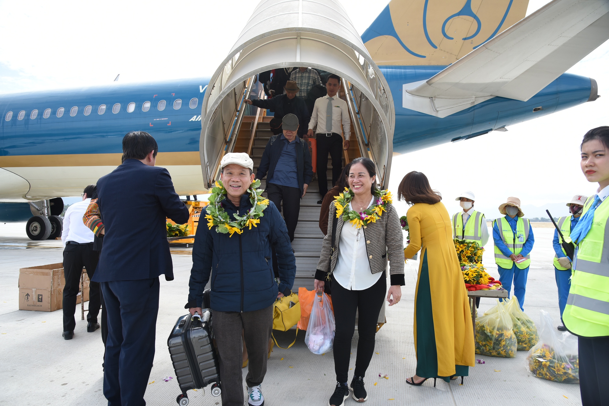 Bộ trưởng Nguyễn Văn Thắng và những hành khách đầu tiên “xông đất” sân bay Điện Biên mới- Ảnh 5.
