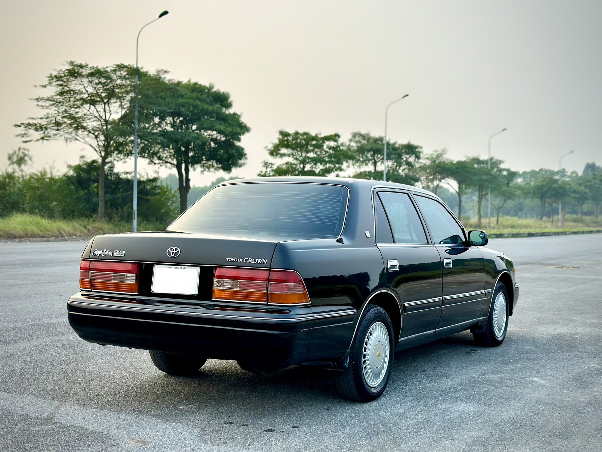 Toyota Crown 3.0 đời 1997 giá trên 800 triệu đồng có gì hấp dẫn?- Ảnh 3.