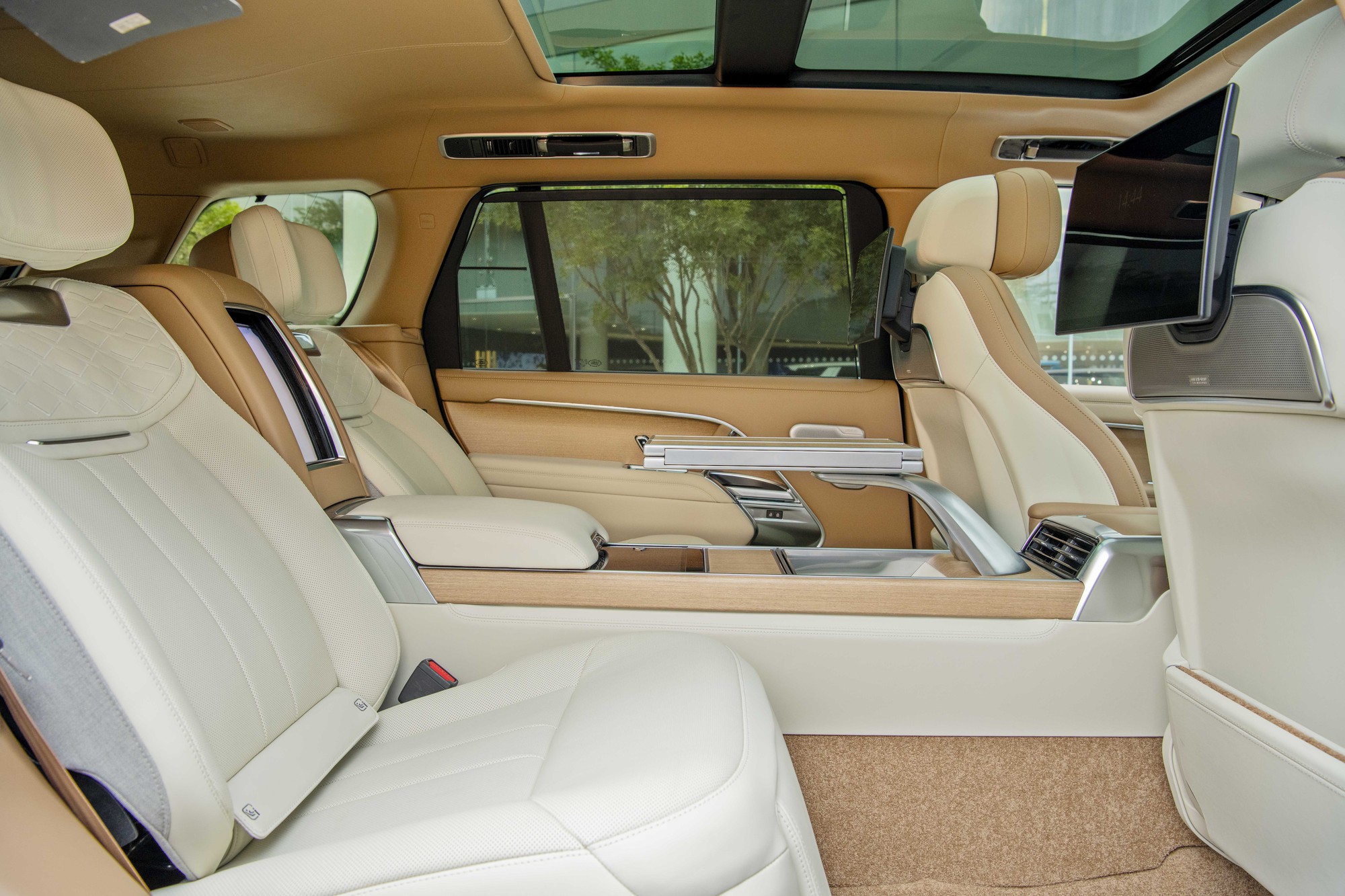 Range Rover SV ra mắt khách Việt, giá bán hơn 25,5 tỷ đồng- Ảnh 5.