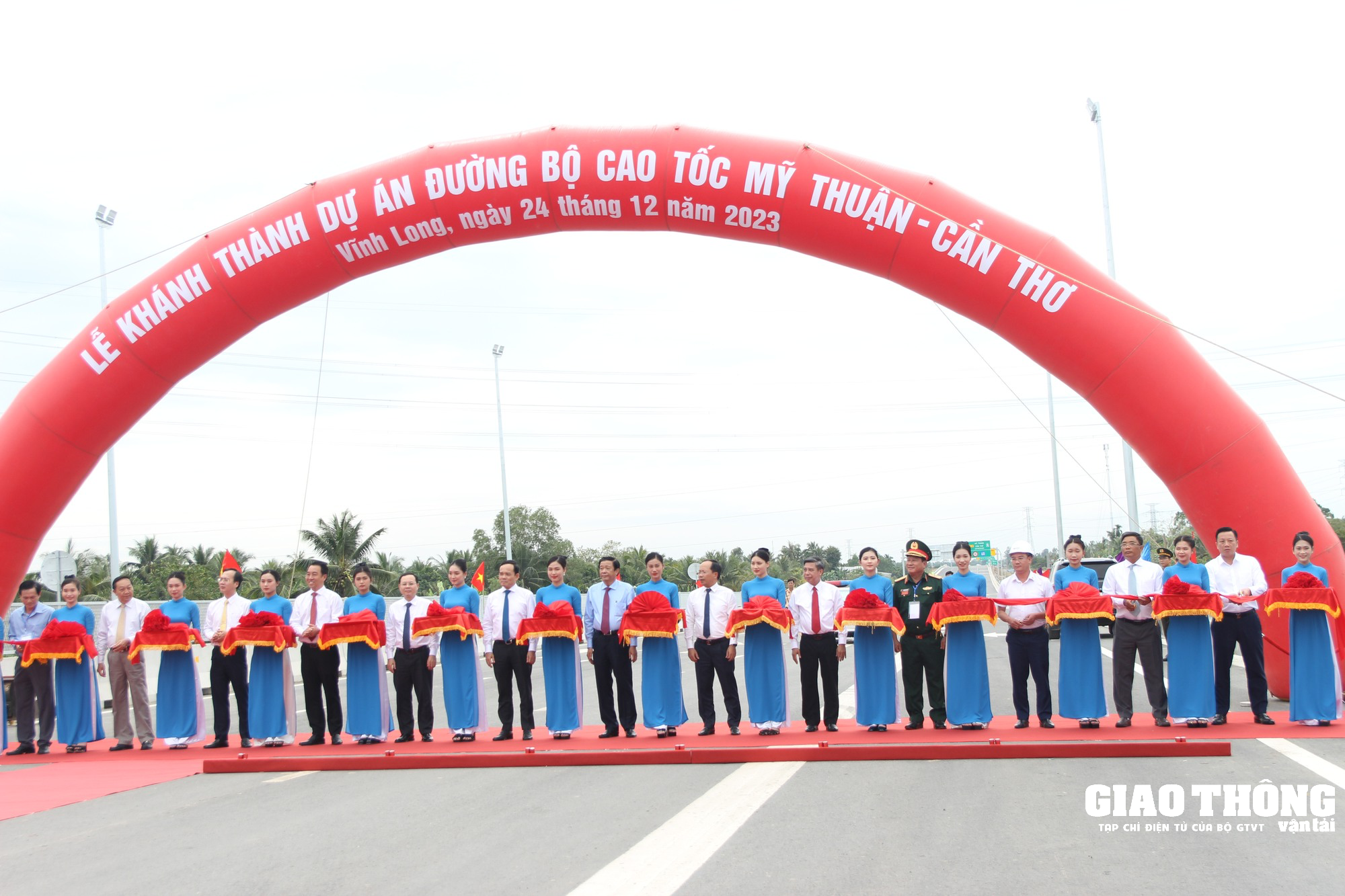 Chính thức đưa cao tốc Mỹ Thuận - Cần Thơ vào khai thác- Ảnh 1.