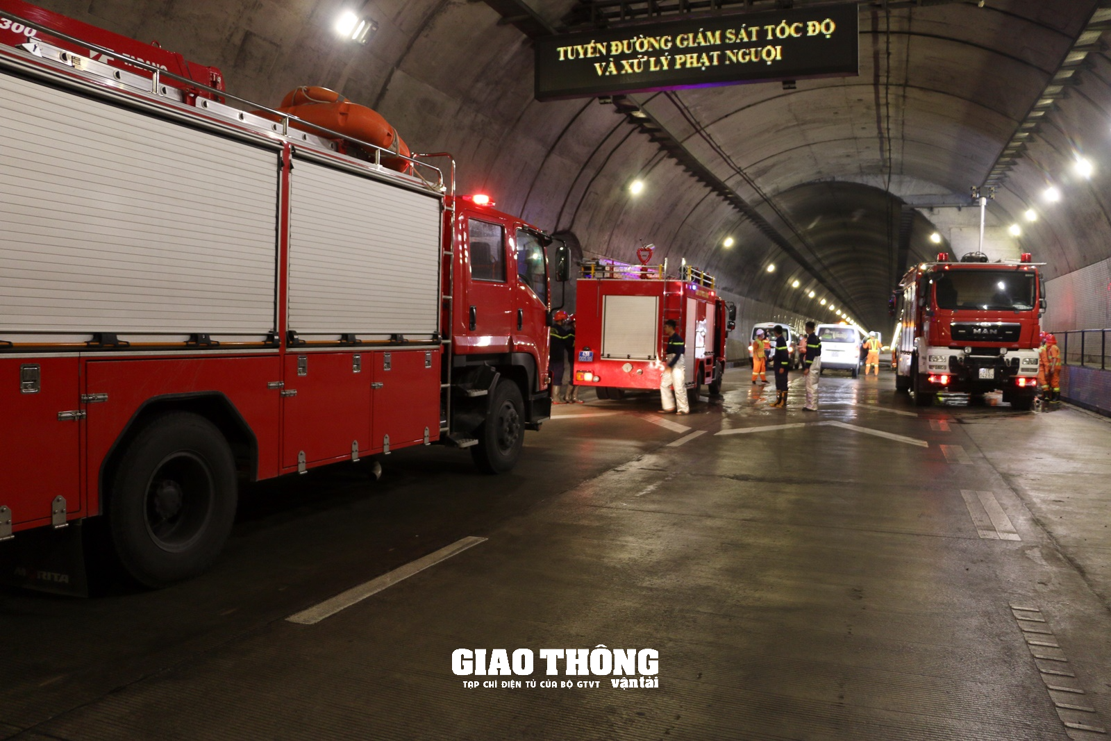 Cận cảnh diễn tập cứu hộ, cứu nạn tai nạn xe bốc cháy trong hầm Hải Vân- Ảnh 5.