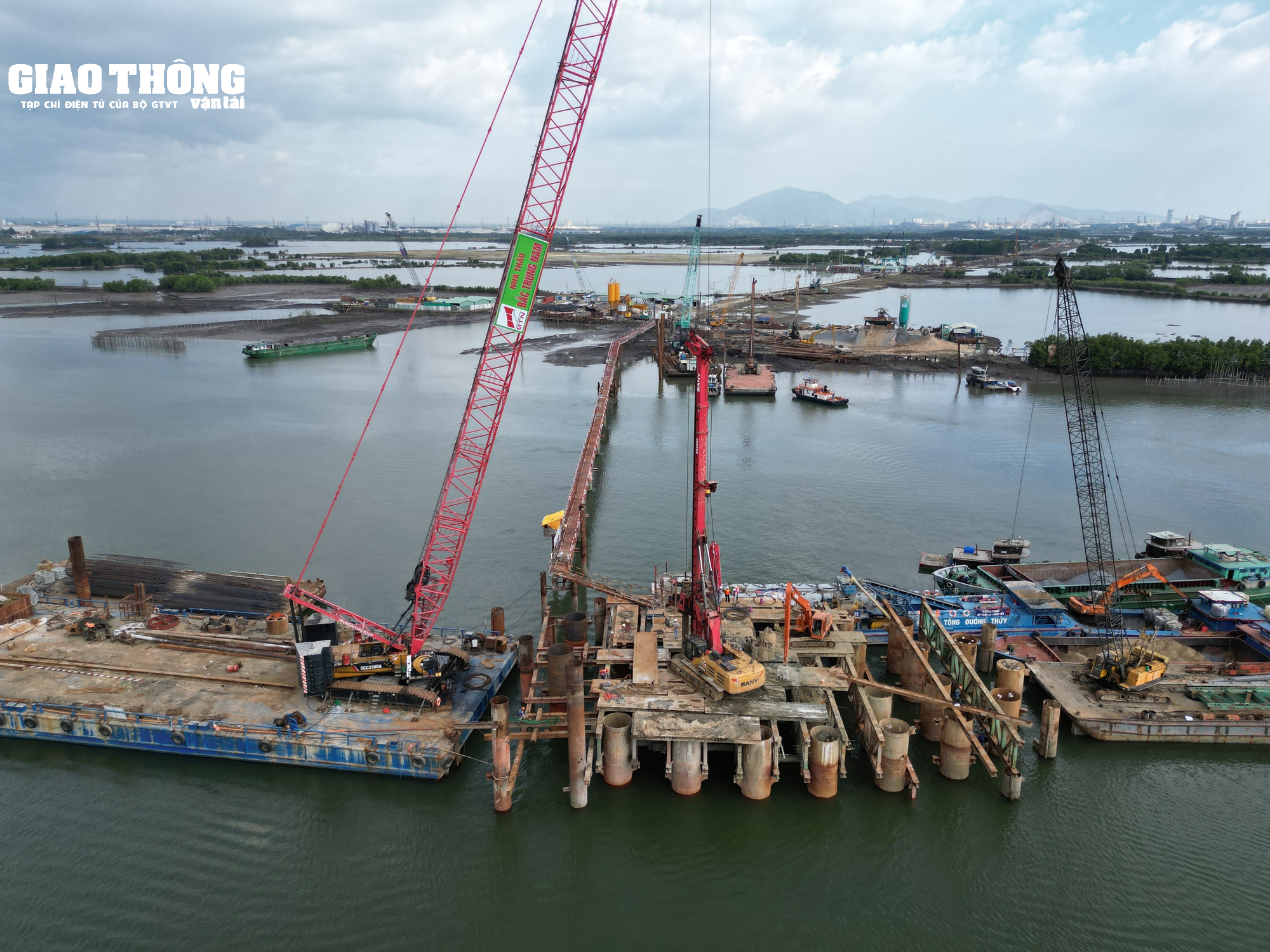 Ảnh: Thi công cầu Phước An có tĩnh không thông thuyền cao nhất Việt Nam- Ảnh 4.