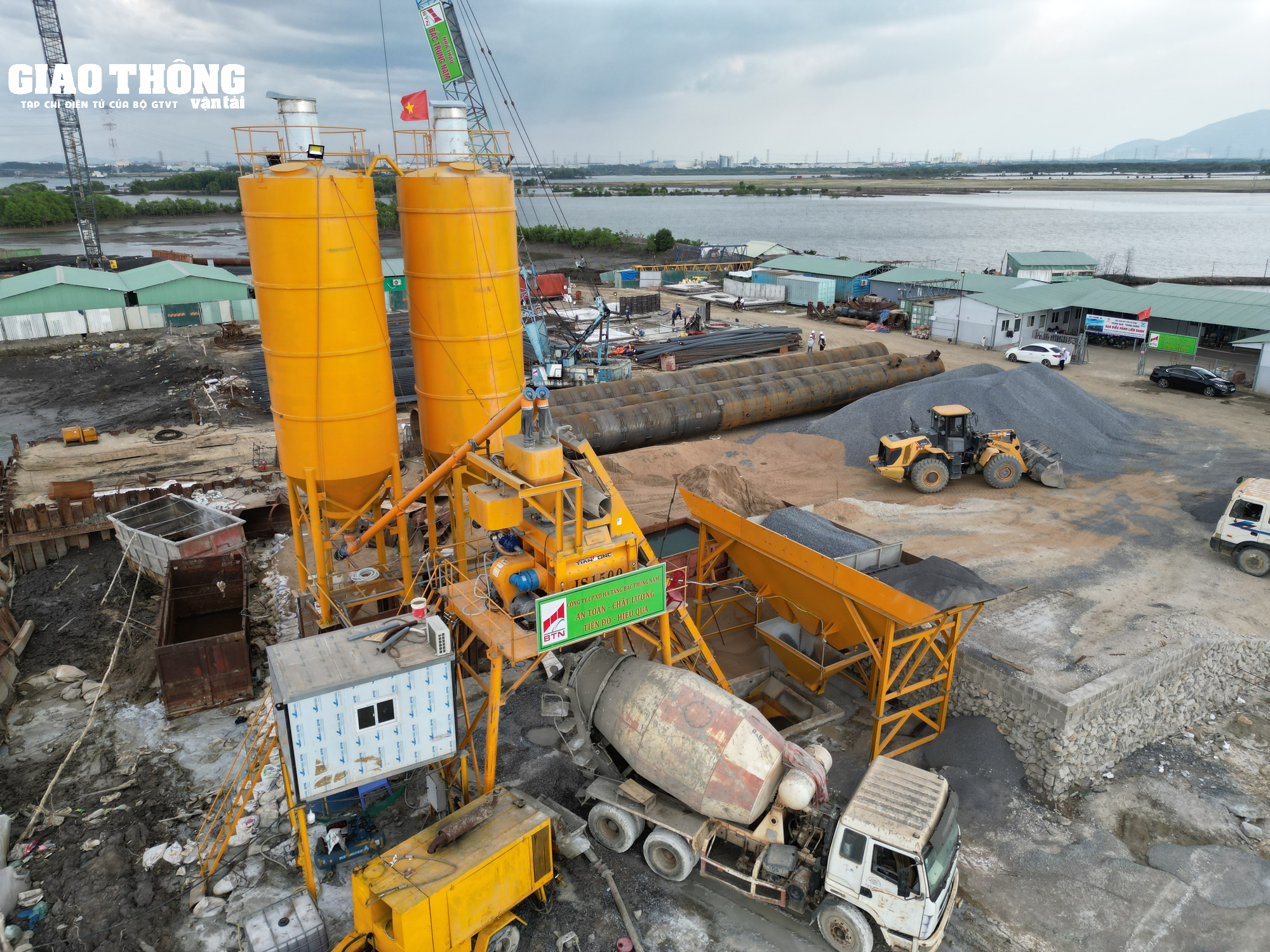 Ảnh: Thi công cầu Phước An có tĩnh không thông thuyền cao nhất Việt Nam- Ảnh 2.