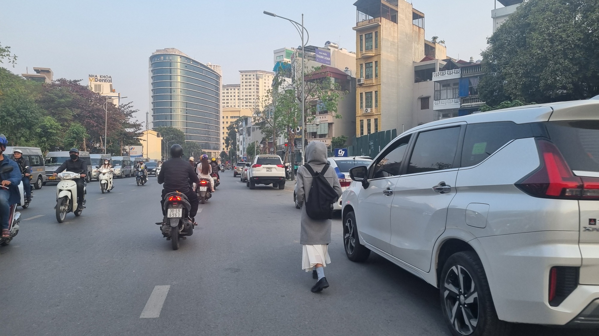Hà Nội: Mất trật tự đô thị trên tuyến đường mới mở- Ảnh 6.