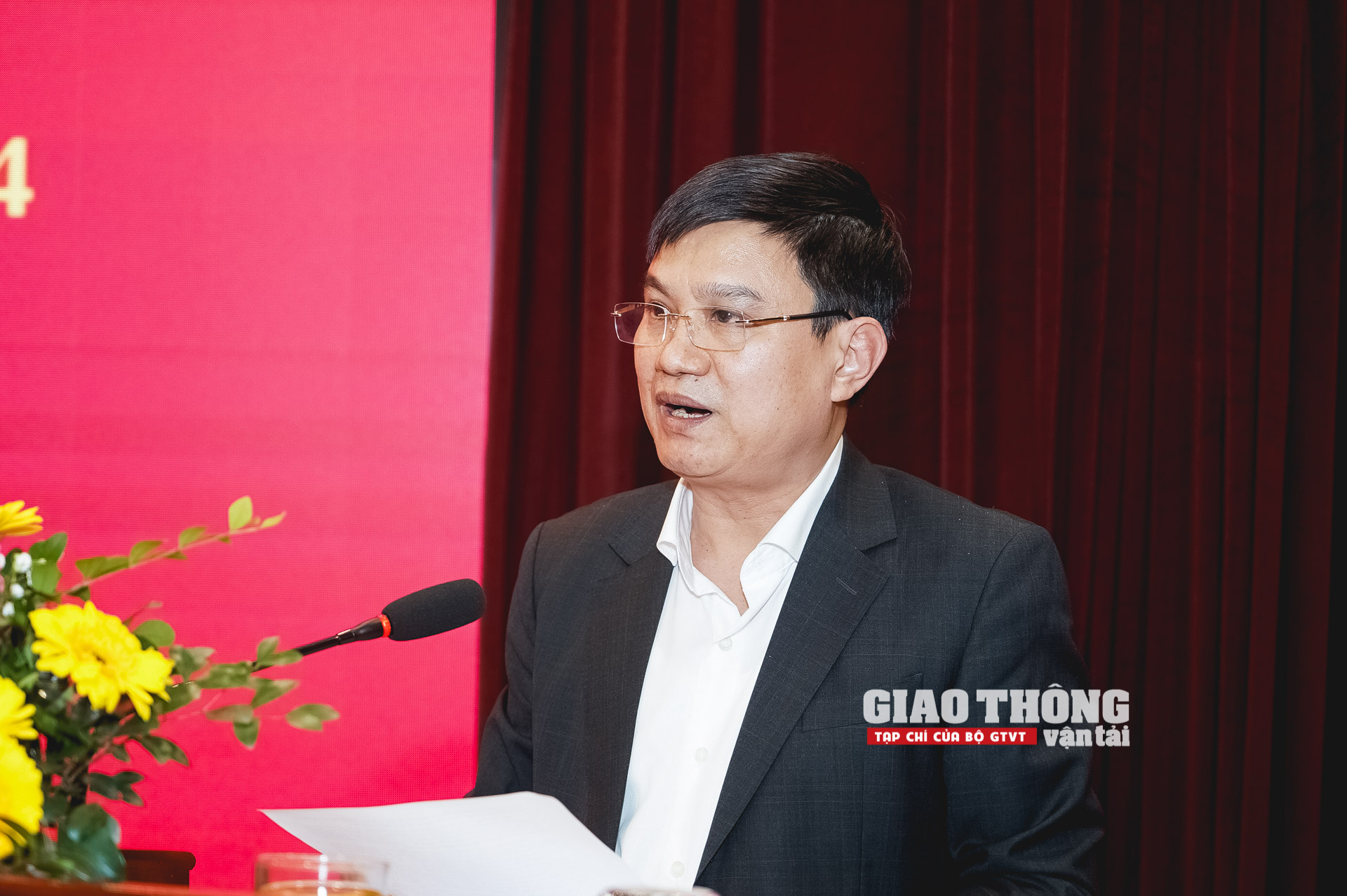 Đồng chí Đào Văn Tiến, Phó Bí thư Thường trục Đảng ủy Bộ GTVT phát biểu tại hội nghị