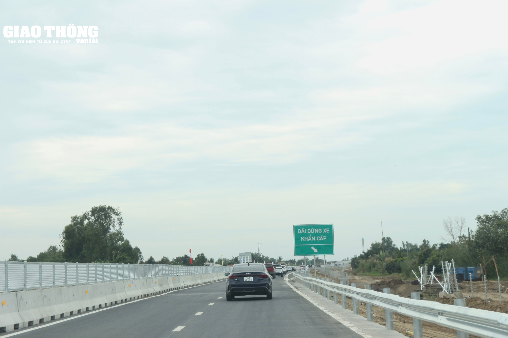 Phương tiện được lưu thông 2 chiều trên cao tốc Mỹ Thuận - Cần Thơ- Ảnh 4.