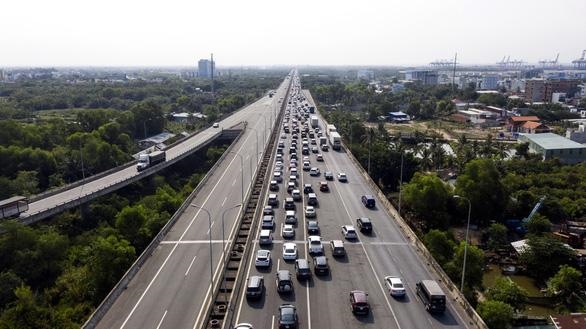 VEC đề xuất tăng phí đường cao tốc để có tiền trả nợ- Ảnh 2.