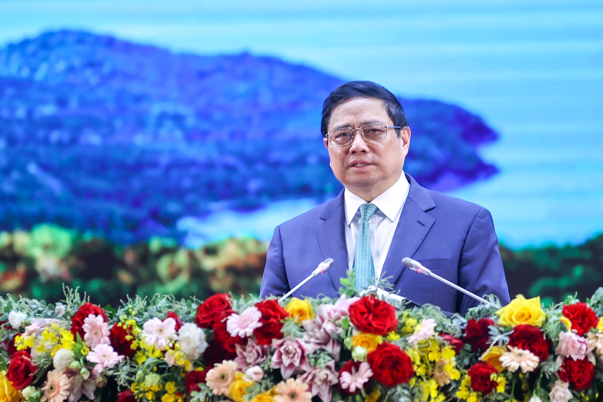 Thủ tướng: Phải thông tuyến cao tốc Bắc – Nam tới tận mũi Cà Mau, nâng cấp sân bay trước tháng 6/2025- Ảnh 1.