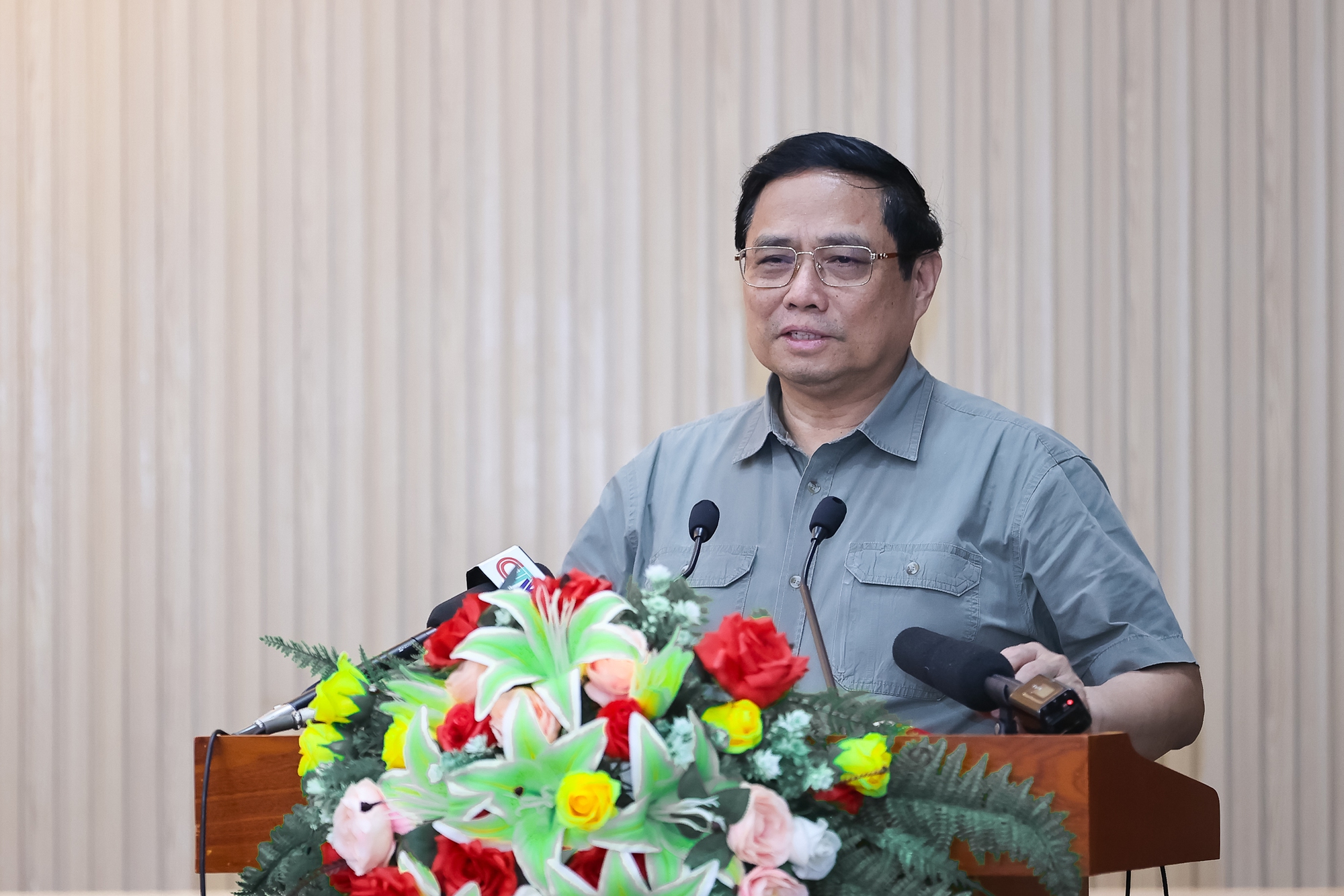 Thủ tướng: Phải thông tuyến cao tốc Bắc – Nam tới tận mũi Cà Mau, nâng cấp sân bay trước tháng 6/2025- Ảnh 6.