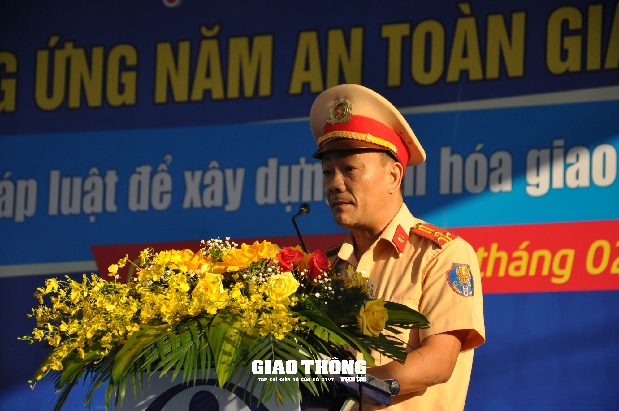 Cận cảnh Lễ phát động ra quân tuyên truyền hưởng ứng năm ATGT 2023 ở Quảng Ngãi - Ảnh 2.
