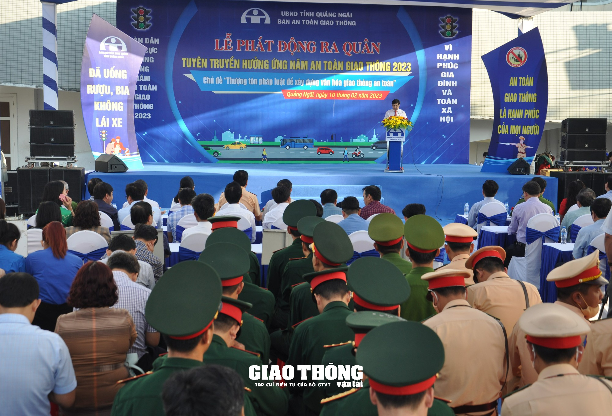 Cận cảnh Lễ phát động ra quân tuyên truyền hưởng ứng năm ATGT 2023 ở Quảng Ngãi - Ảnh 3.