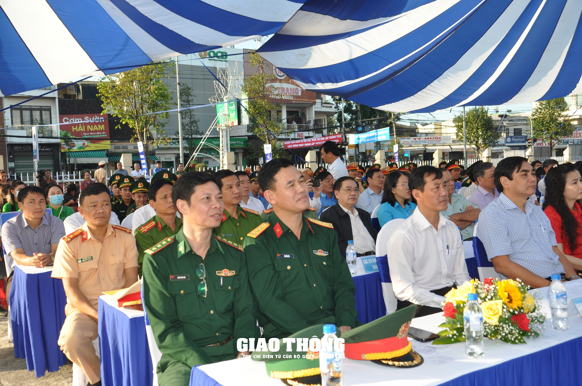 Cận cảnh Lễ phát động ra quân tuyên truyền hưởng ứng năm ATGT 2023 ở Quảng Ngãi - Ảnh 4.