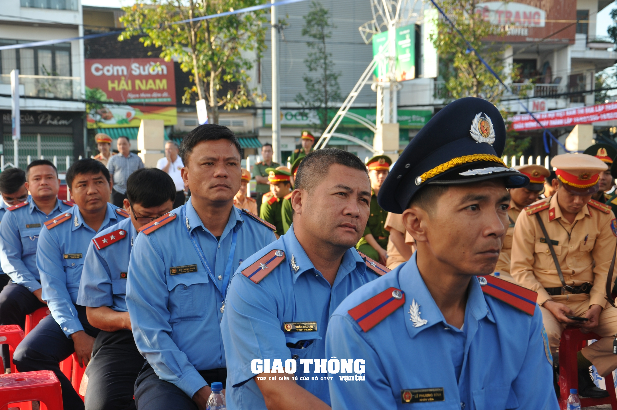 Cận cảnh Lễ phát động ra quân tuyên truyền hưởng ứng năm ATGT 2023 ở Quảng Ngãi - Ảnh 5.
