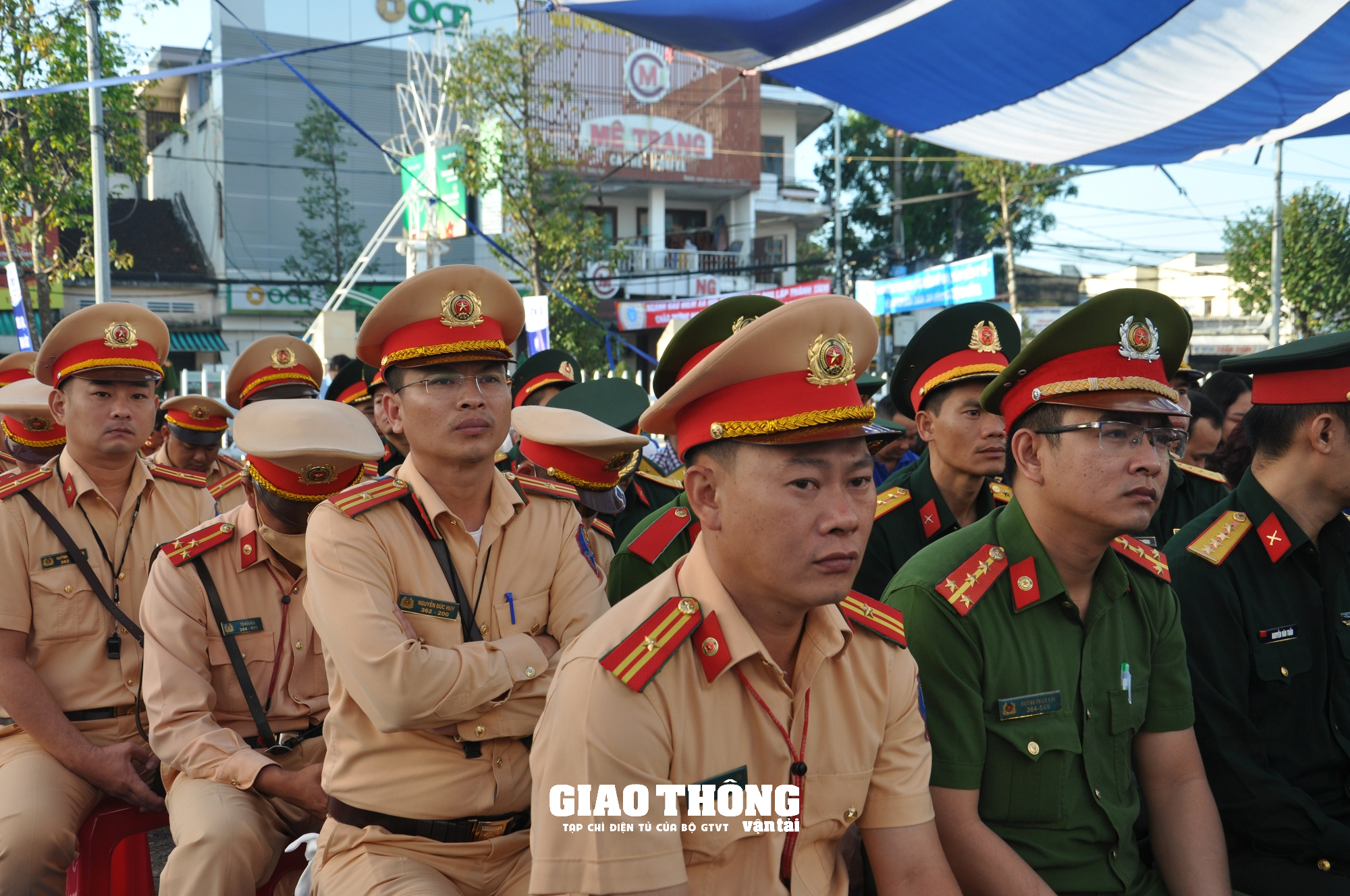 Cận cảnh Lễ phát động ra quân tuyên truyền hưởng ứng năm ATGT 2023 ở Quảng Ngãi - Ảnh 6.