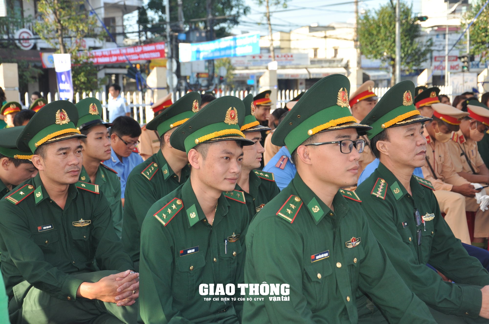 Cận cảnh Lễ phát động ra quân tuyên truyền hưởng ứng năm ATGT 2023 ở Quảng Ngãi - Ảnh 7.