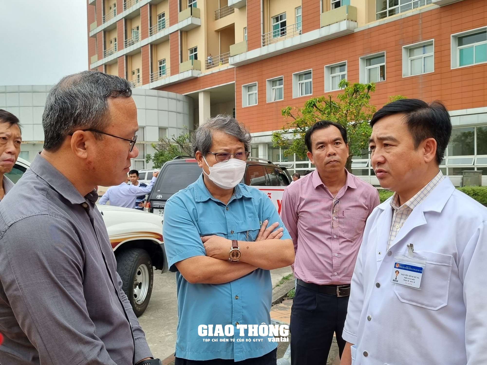 Ông Khuất Việt Hùng trực tiếp đến hiện trường chỉ đạo khắc phục vụ TNGT đặc biệt nghiêm trọng ở Quảng Nam - Ảnh 2.