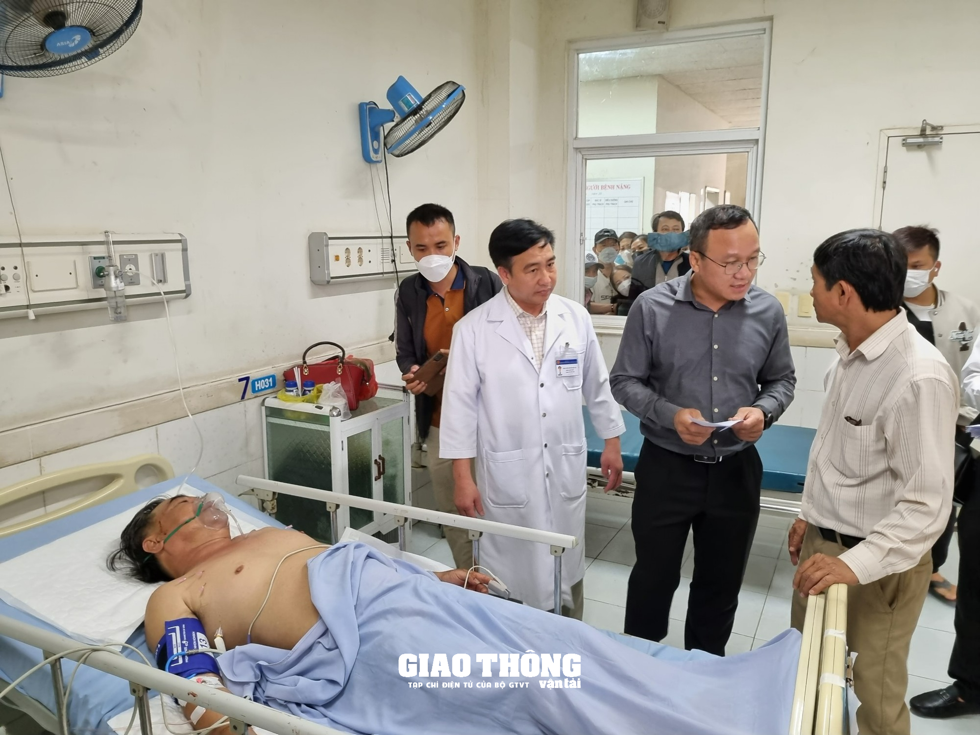 Ông Khuất Việt Hùng trực tiếp đến hiện trường chỉ đạo khắc phục vụ TNGT đặc biệt nghiêm trọng ở Quảng Nam - Ảnh 9.