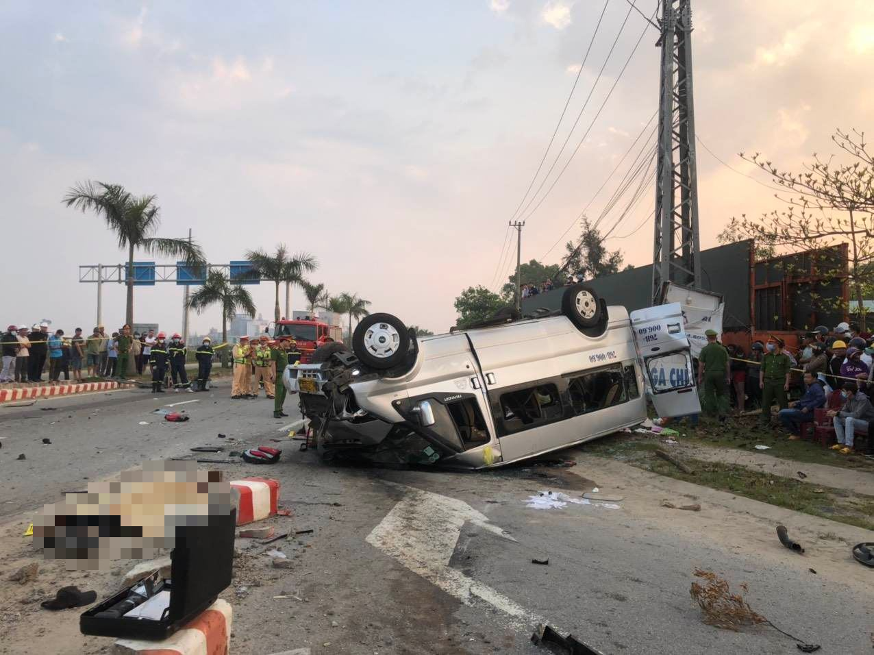 Phó Thủ tướng chỉ đạo khắc phục hậu quả vụ tai nạn làm 8 người tử vong ở Quảng Nam - Ảnh 1.