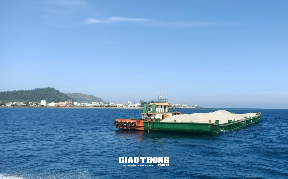 Quảng Ngãi: Đảm bảo ATGT tuyến đường thủy nội địa đảo Lớn-đảo Bé ở huyện Lý Sơn - Ảnh 1.