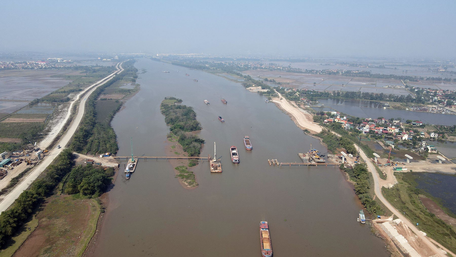 Bộ GTVT &quot;thúc&quot; mặt bằng xây dựng 2 cầu vốn EDCF ở Ninh Bình, Phú Thọ - Ảnh 1.