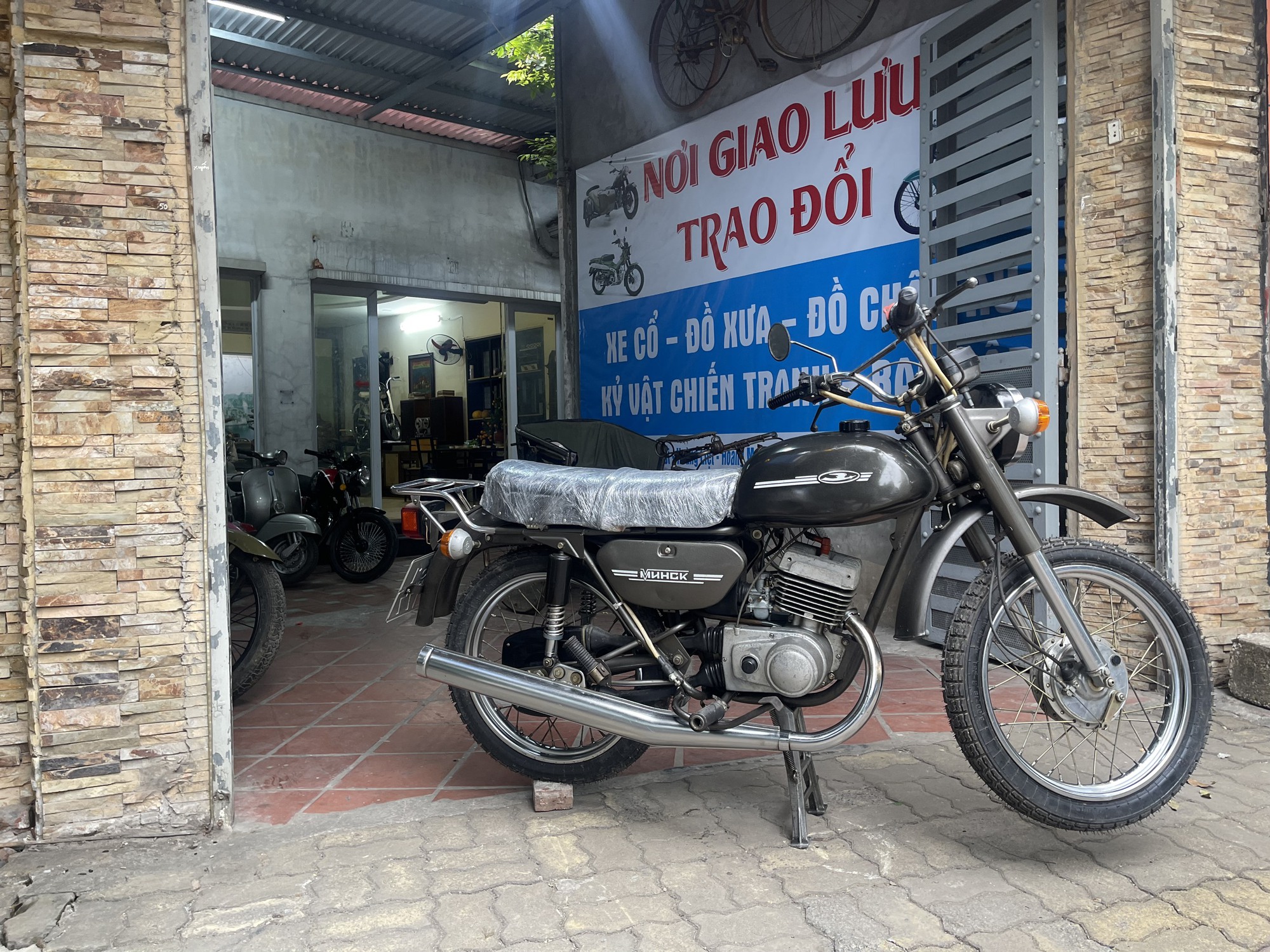 Xe máy Minsk trở lại Việt Nam giá bán lên tới gần 100 triệu đồng