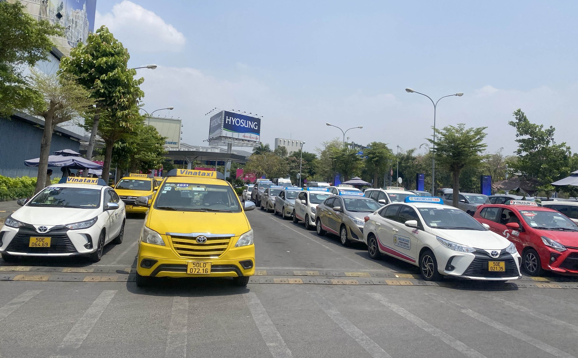 Nhà xe TCP &quot;lên tiếng&quot; việc áp dụng mức thu phí taxi vào sân bay Tân Sơn Nhất đón khách - Ảnh 6.