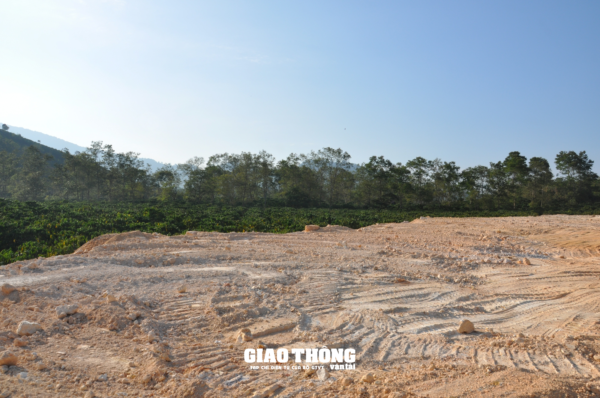 Nhức nhối nạn đào, san lấp mặt bằng xâm phạm hành lang tuyến QL27, ĐT724 ở Lâm Đồng - Ảnh 9.