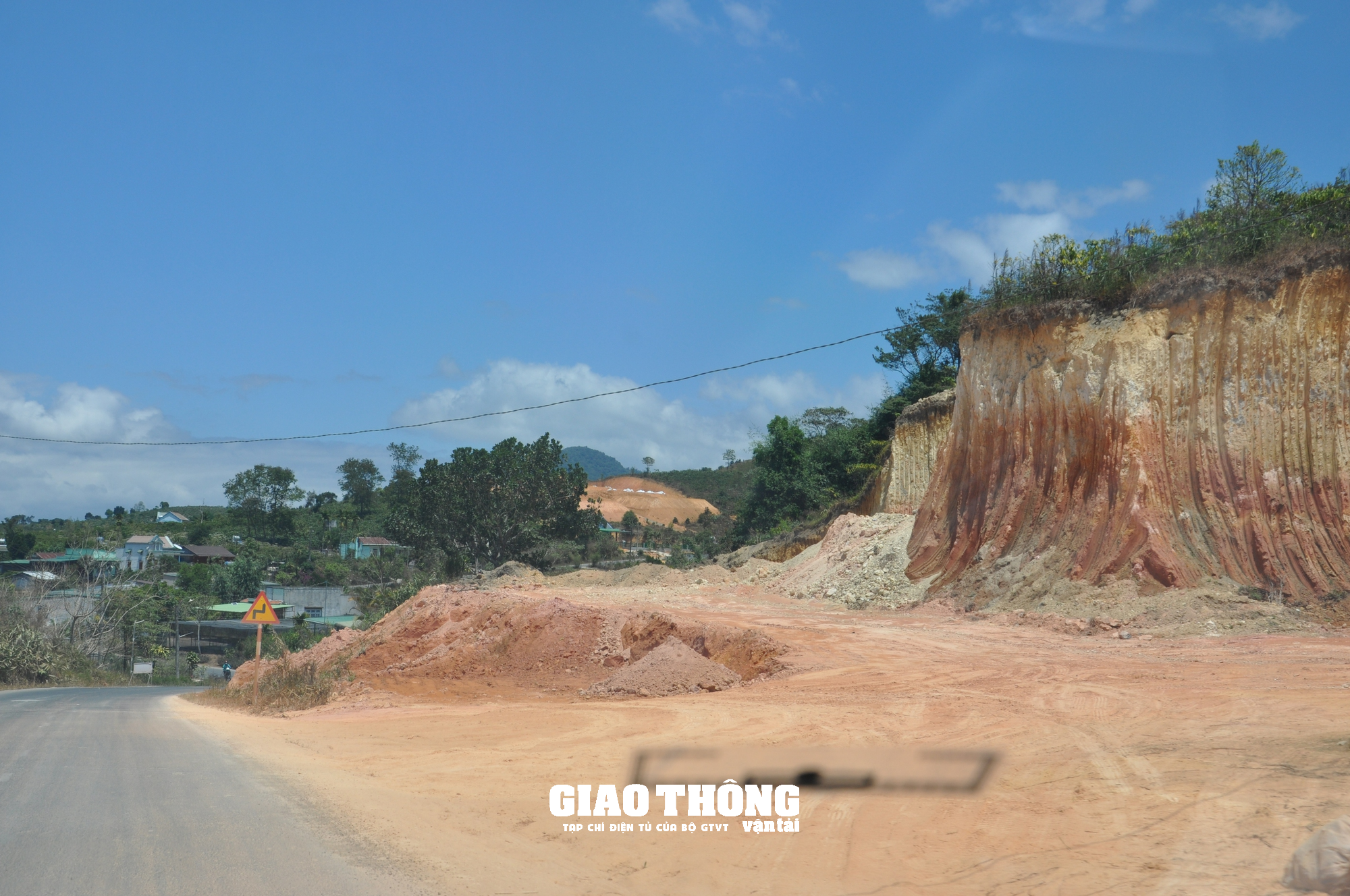Nhức nhối nạn đào, san lấp mặt bằng xâm phạm hành lang tuyến QL27, ĐT724 ở Lâm Đồng - Ảnh 12.
