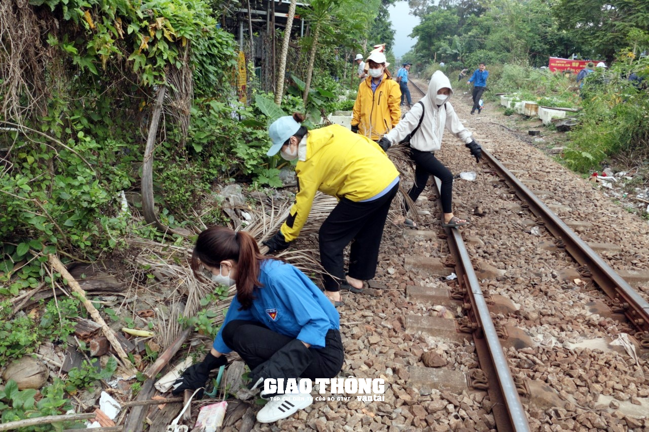 Nỗ lực giải tỏa hành lang an toàn giao thông đường sắt qua Đà Nẵng - Ảnh 7.