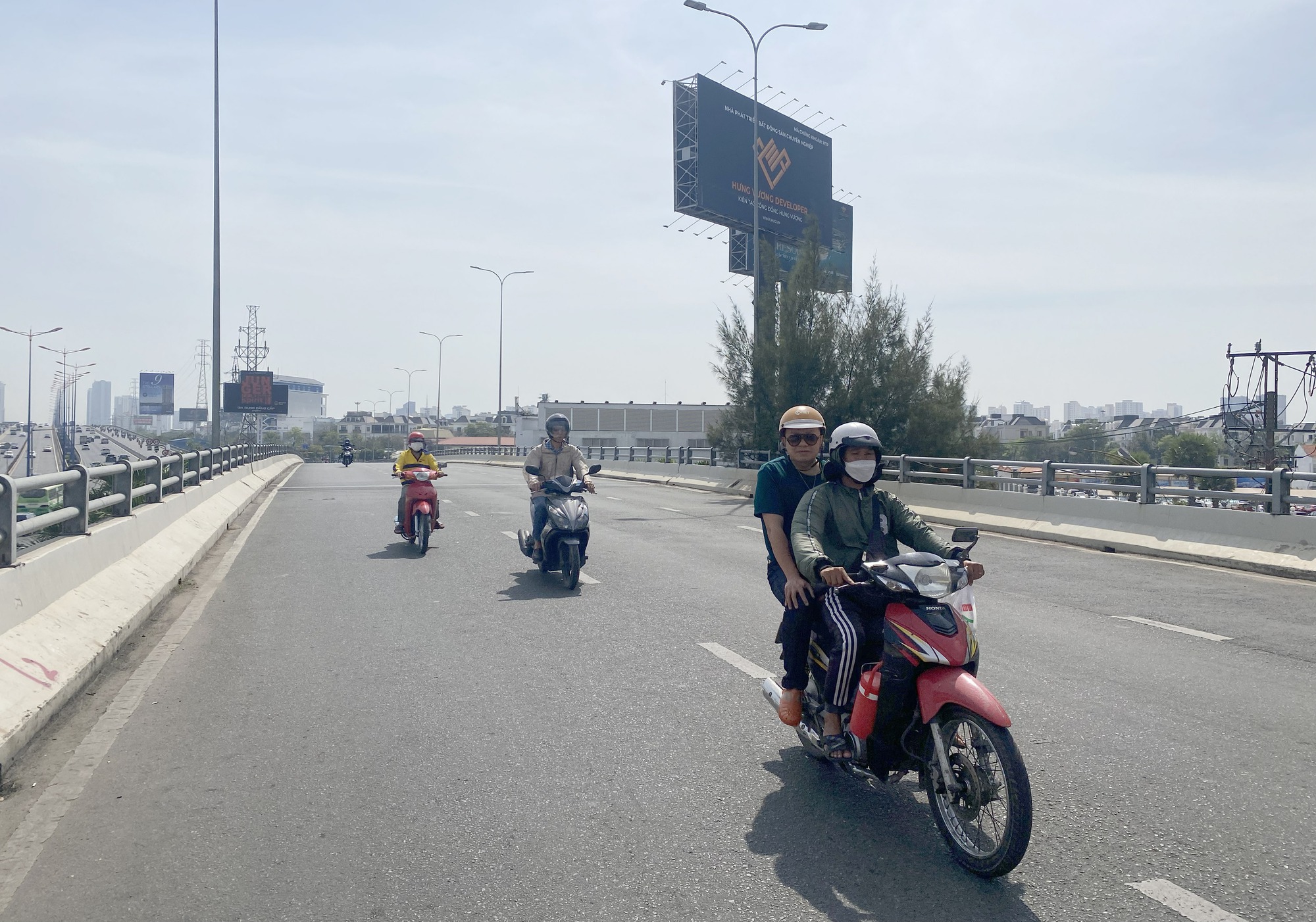 TP.HCM: Ô tô được phép lưu thông trên cầu vượt Nguyễn Hữu Cảnh từ ngày 5/3 - Ảnh 5.