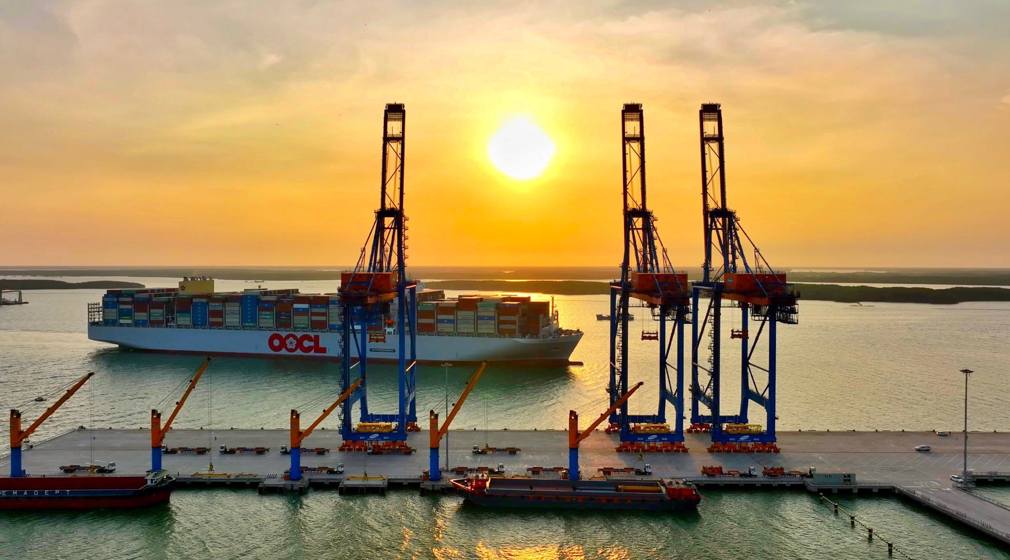 Cảng Gemalink chào đón siêu tàu container lớn nhất thế giới - Ảnh 1.